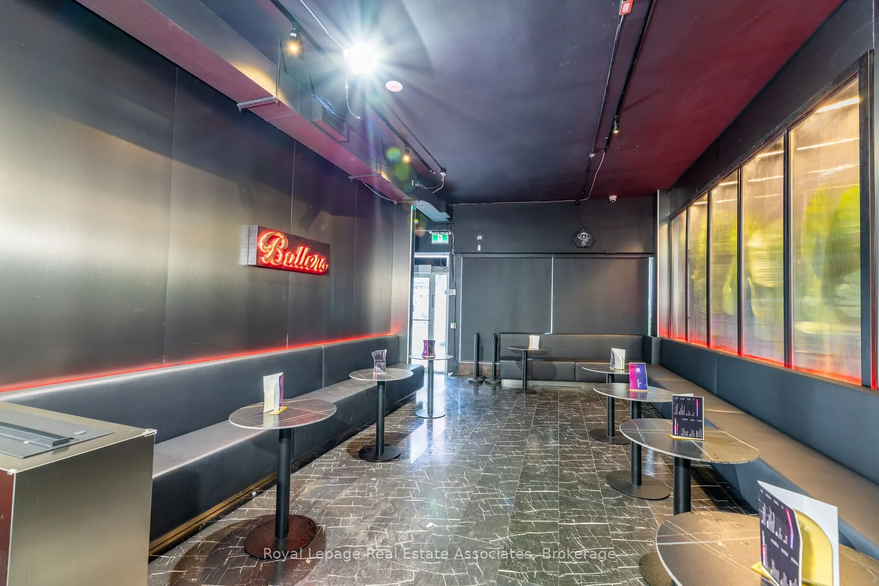 560 Queen Street W