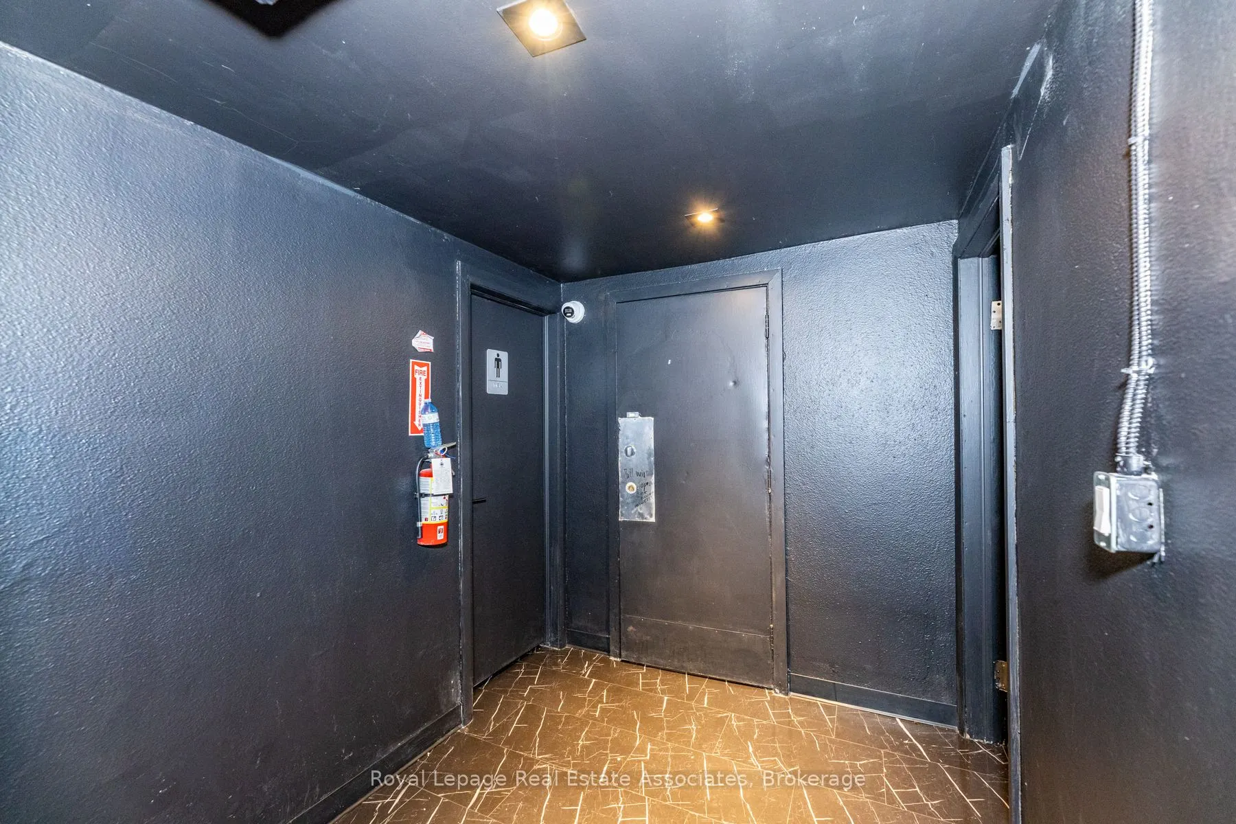 560 Queen Street W