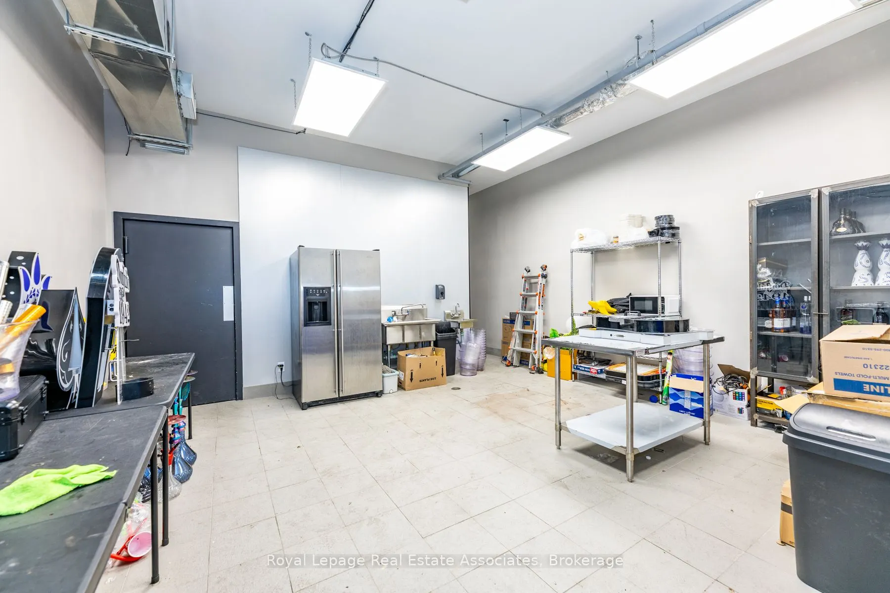 560 Queen Street W