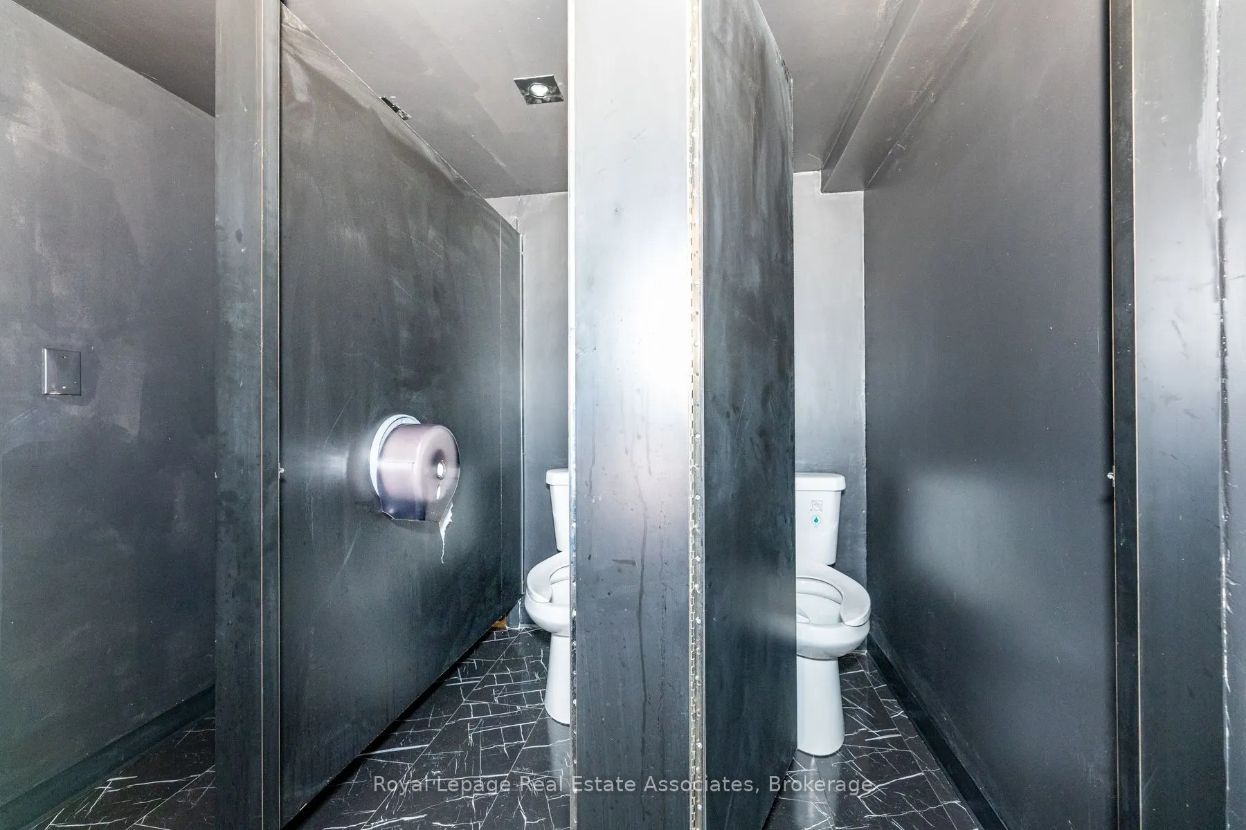 560 Queen Street W