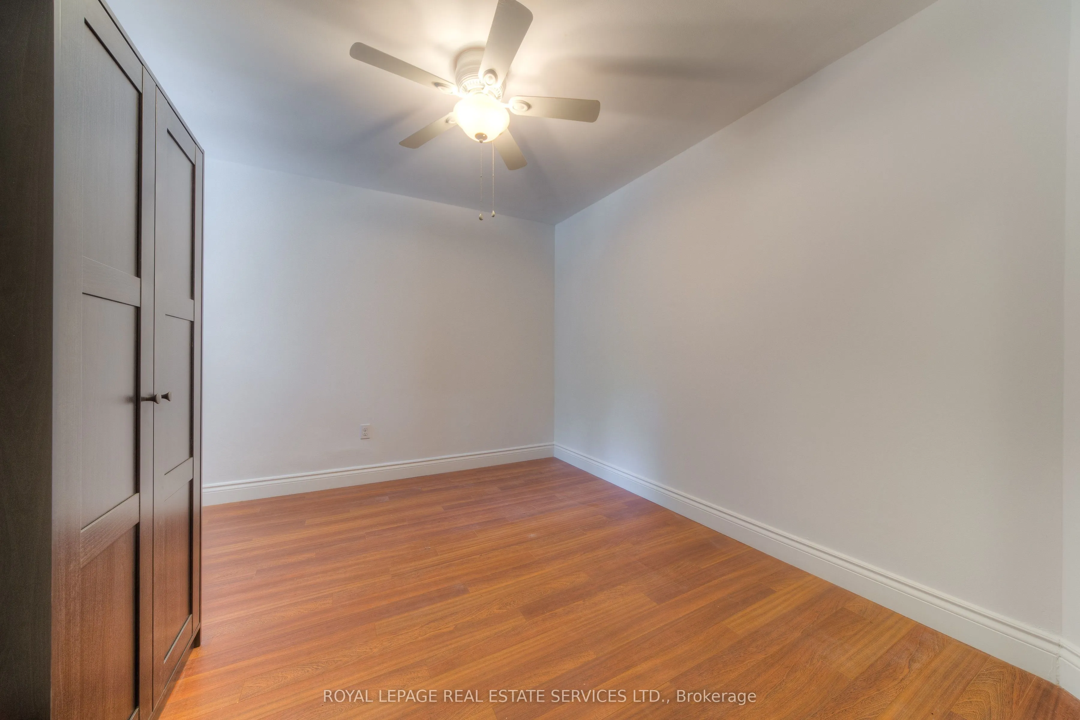 1391 Dundas Street W