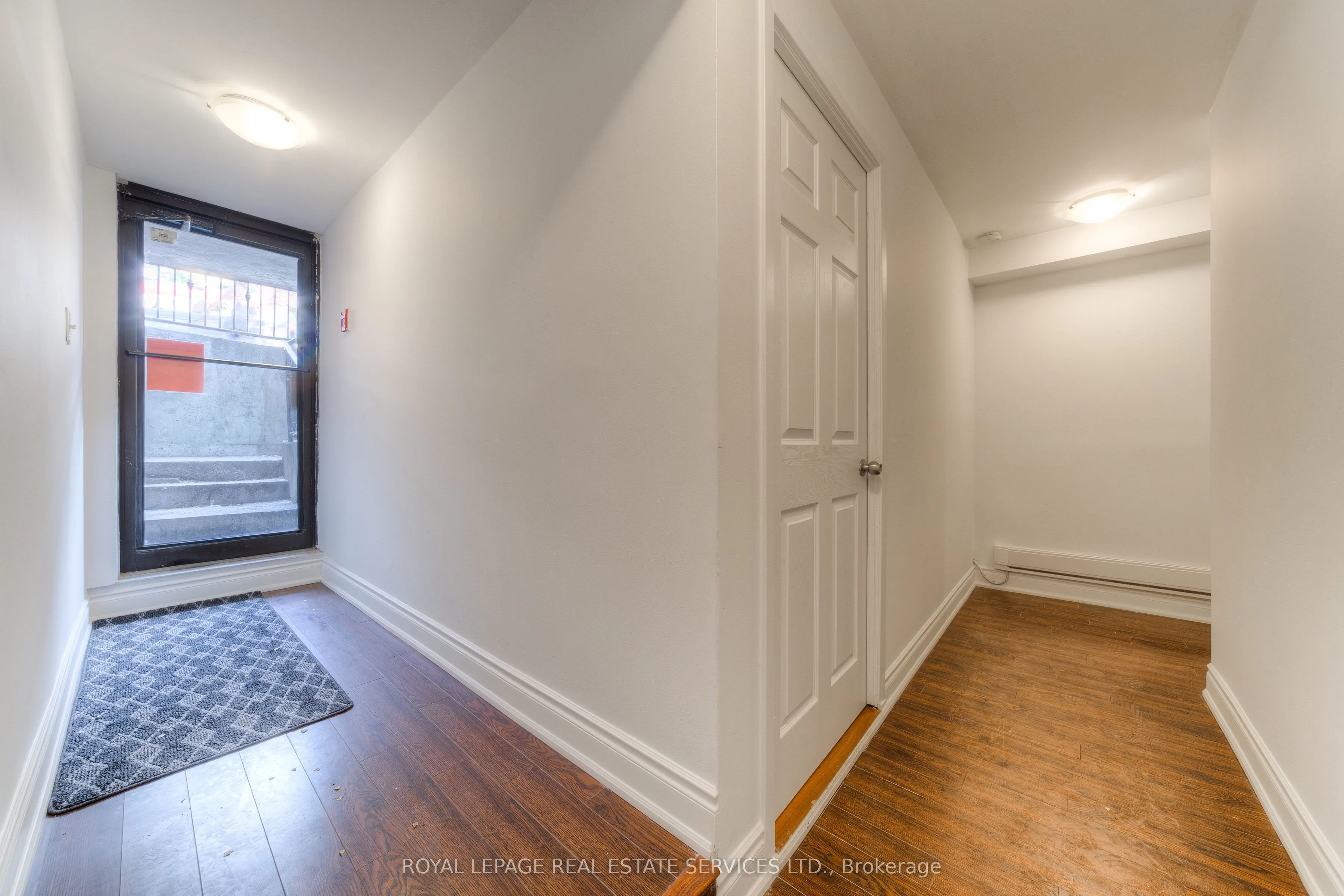 1391 Dundas Street W