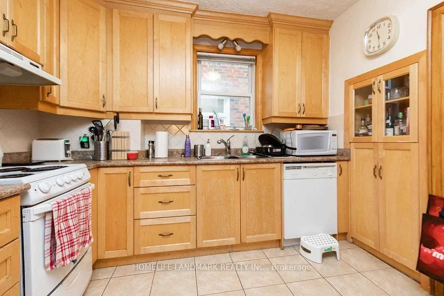 969 Avenue Road, #Main