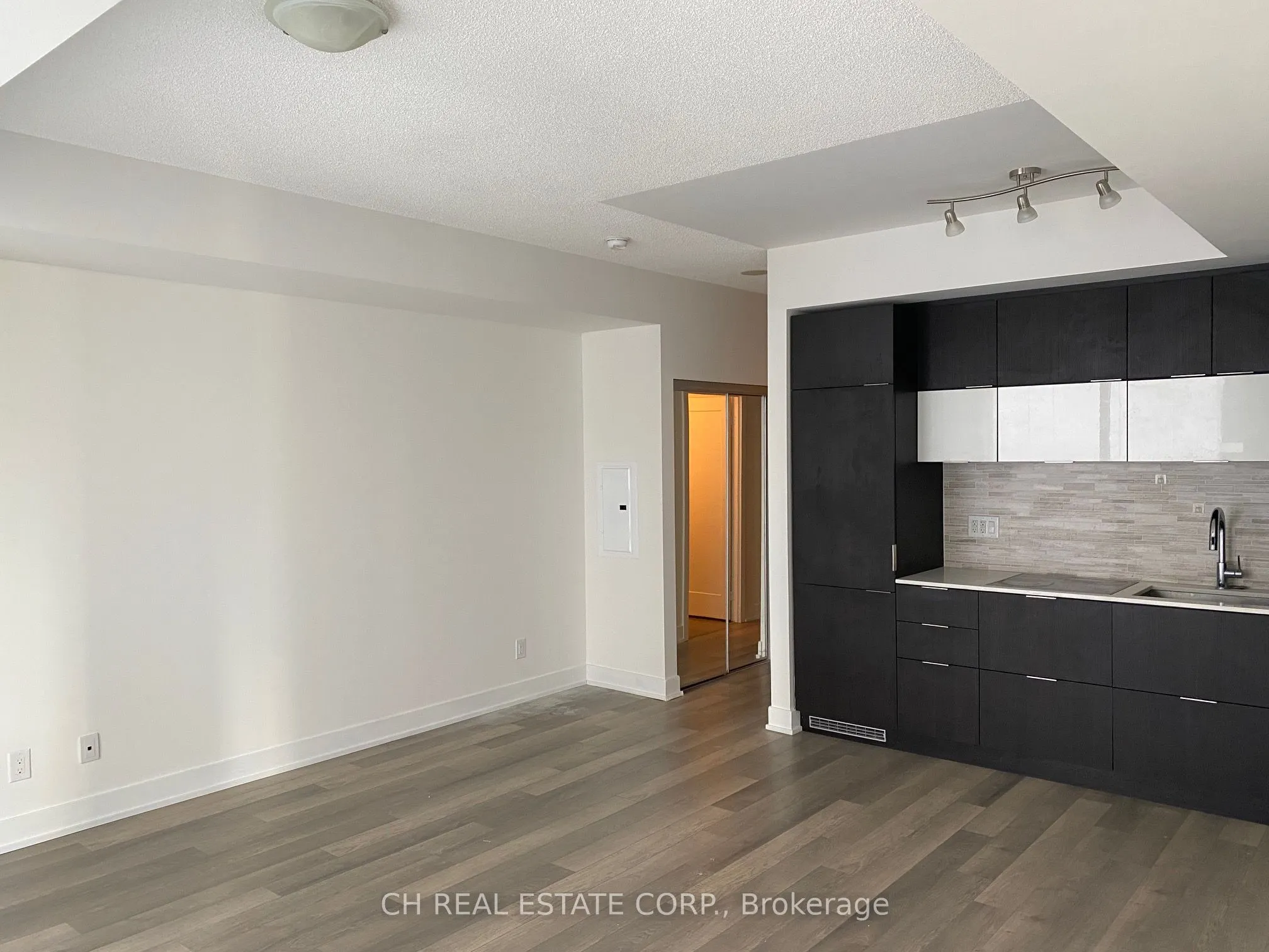 318 Richmond Street W, #1810
