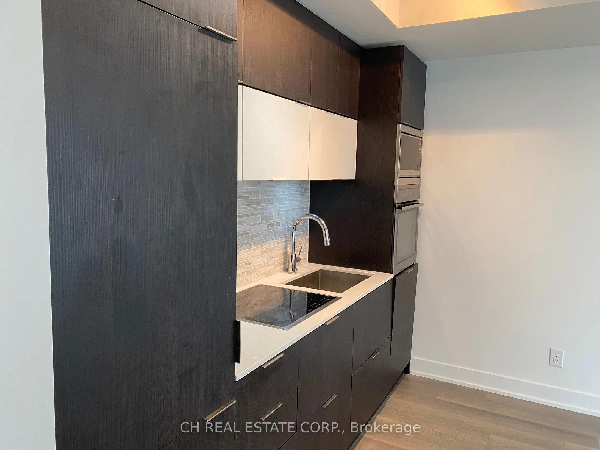 318 Richmond Street W, #1810