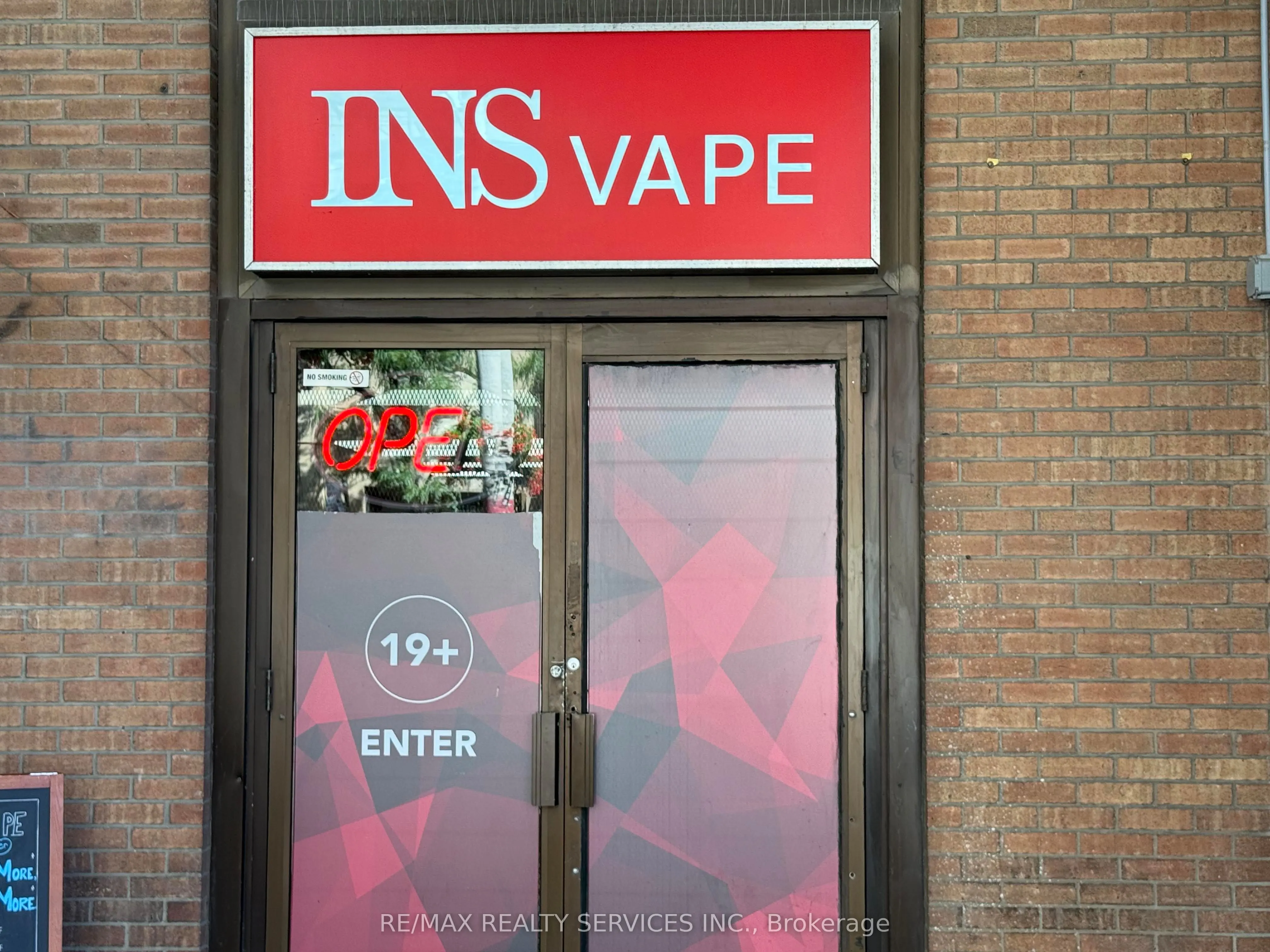 201 KING ST Street E