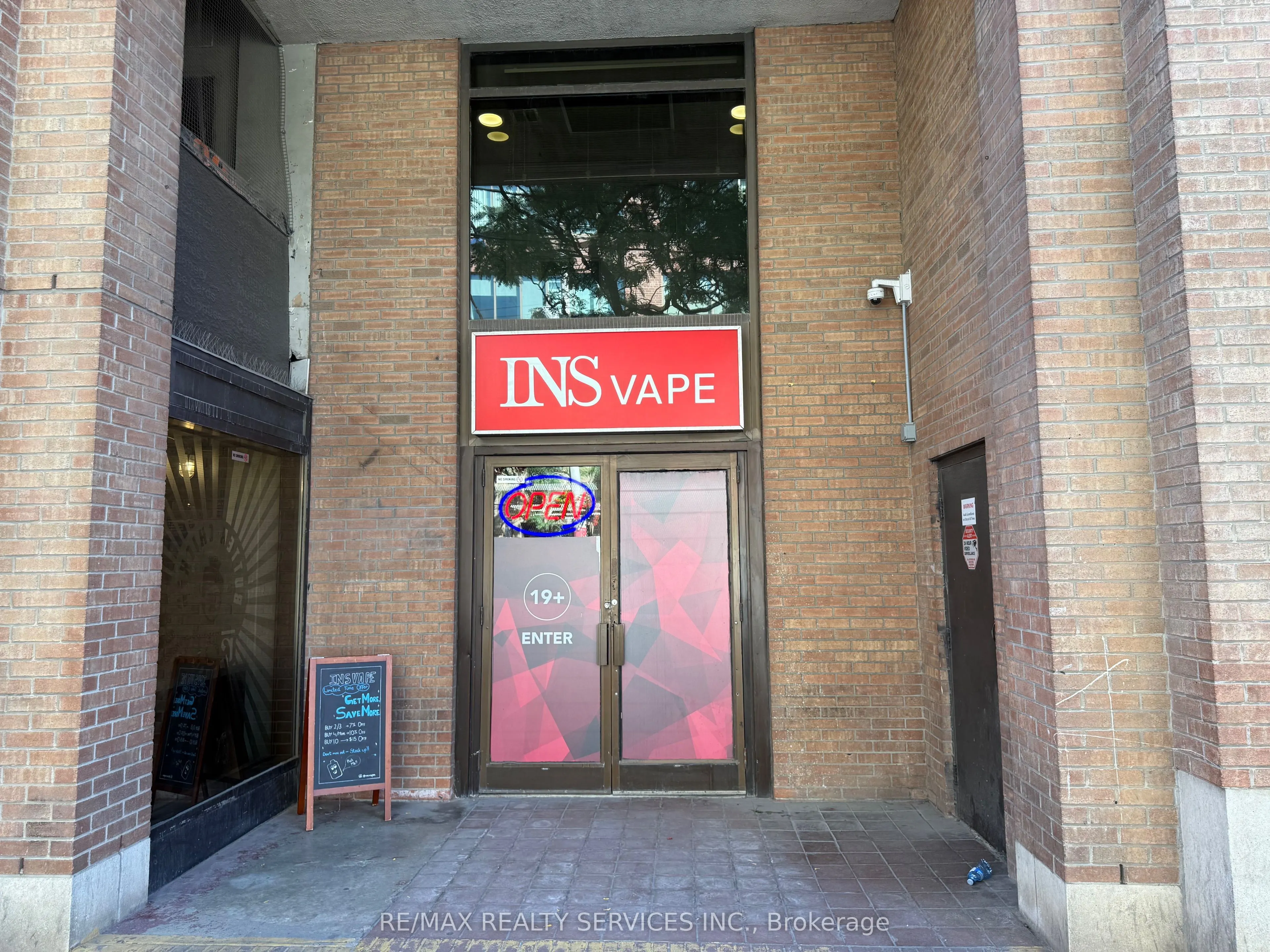 201 KING ST Street E