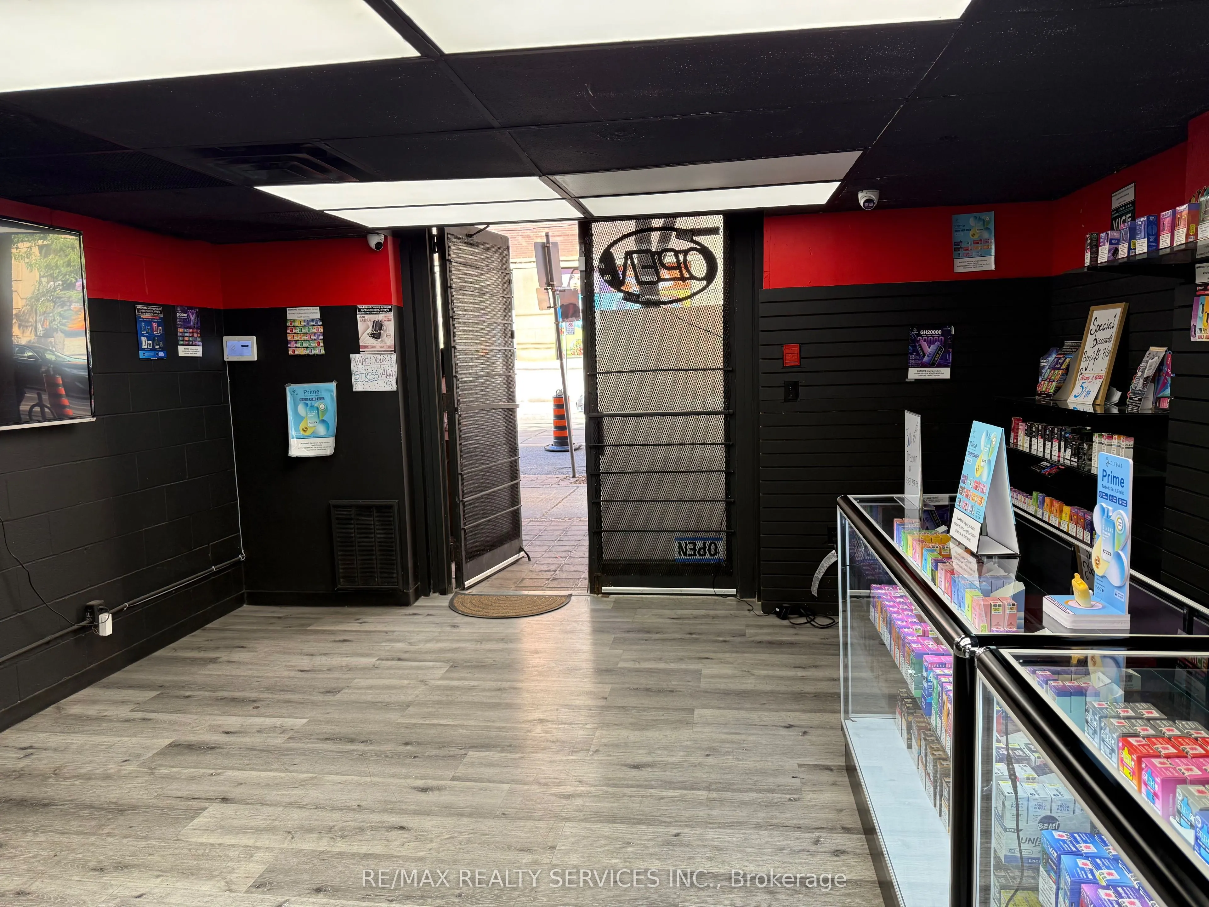 201 KING ST Street E