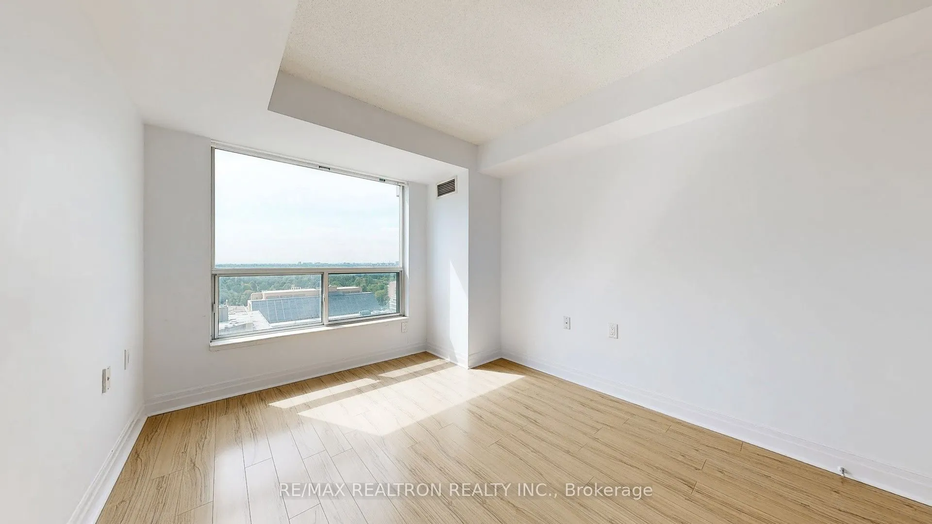 21 Hillcrest Avenue, #2007