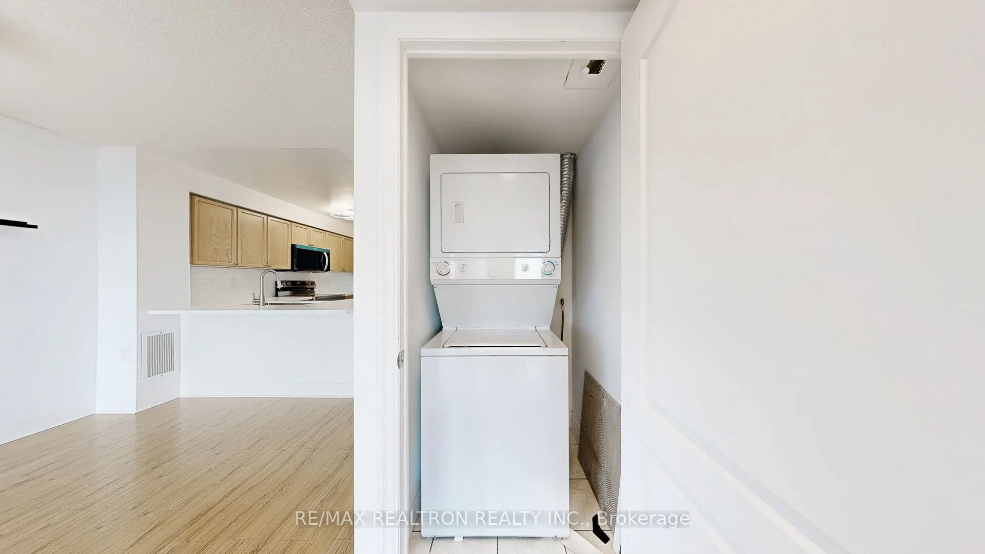 21 Hillcrest Avenue, #2007