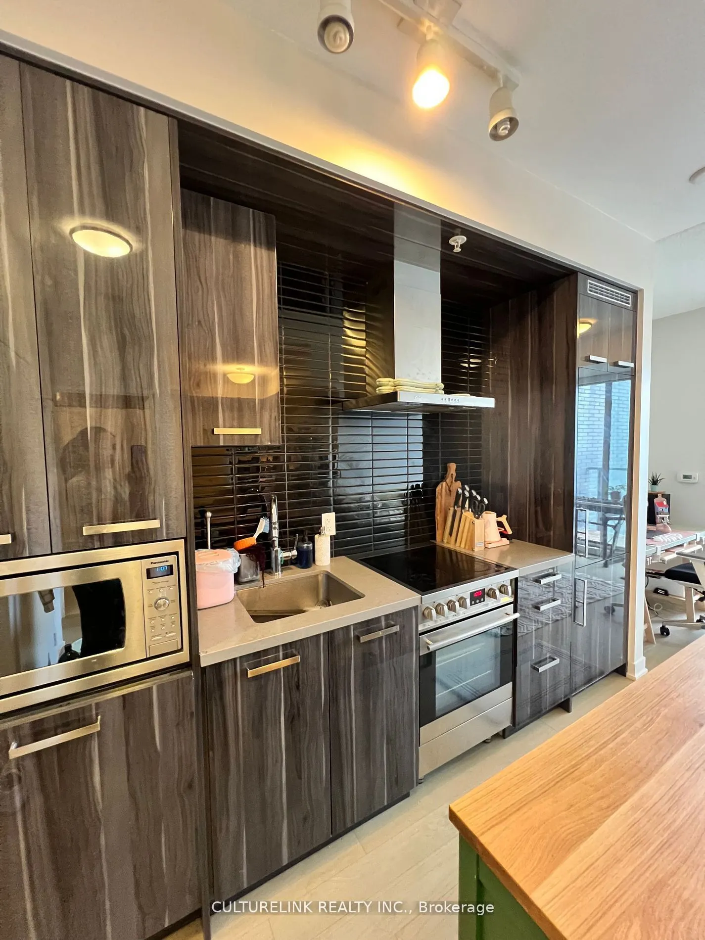 120 Bayview Avenue, #S915