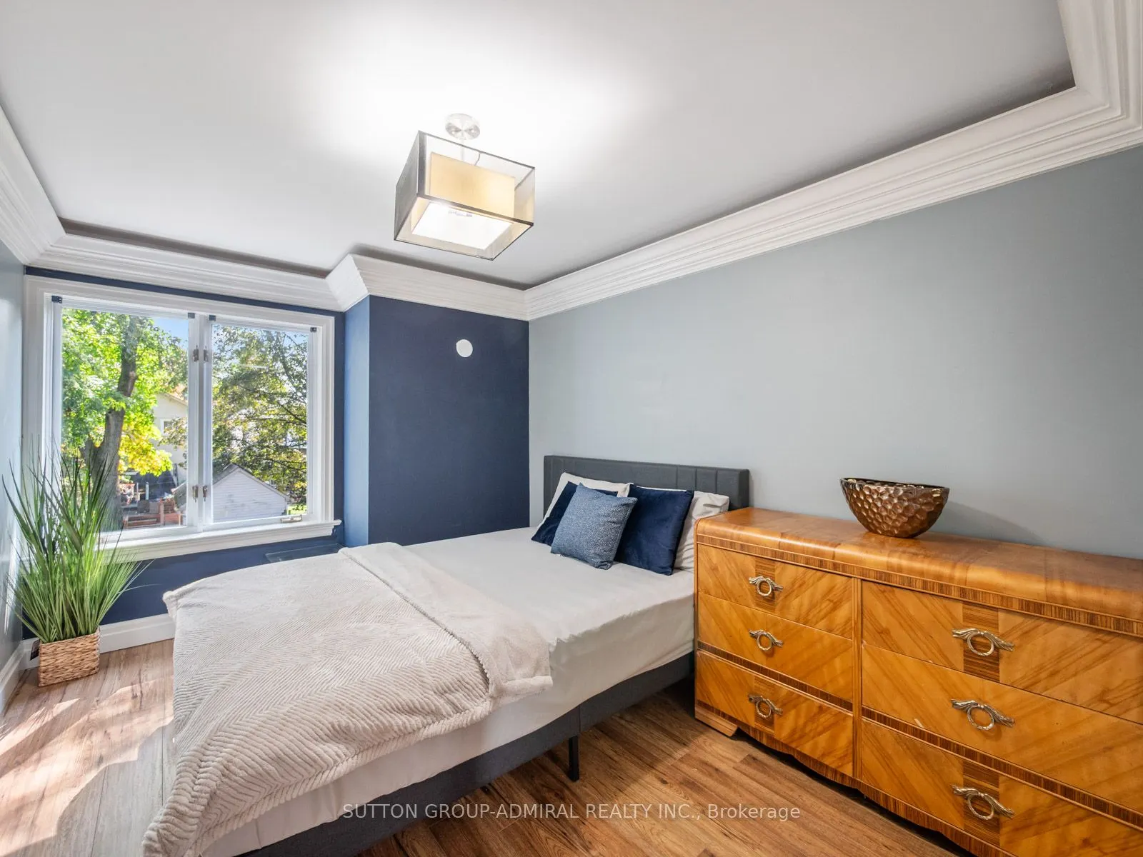759 Eglinton Avenue E