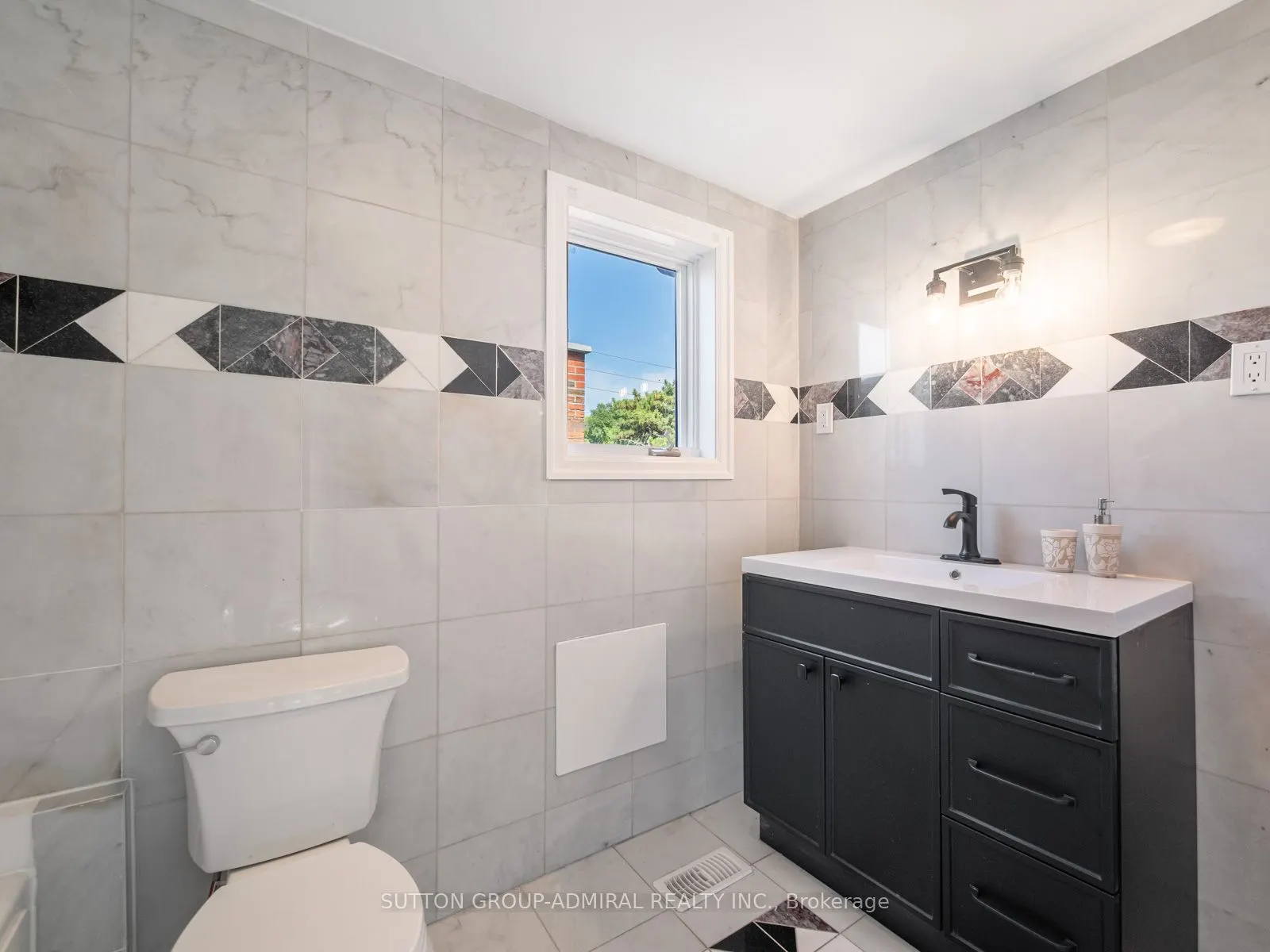 759 Eglinton Avenue E