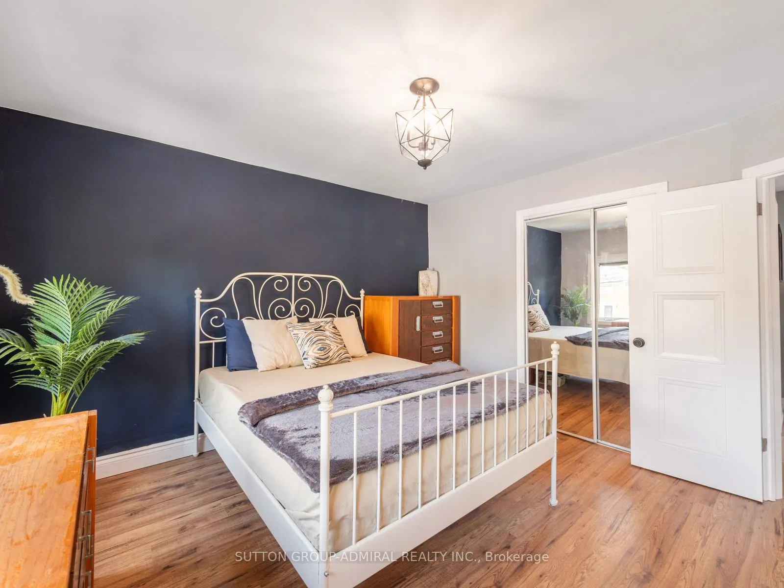 759 Eglinton Avenue E