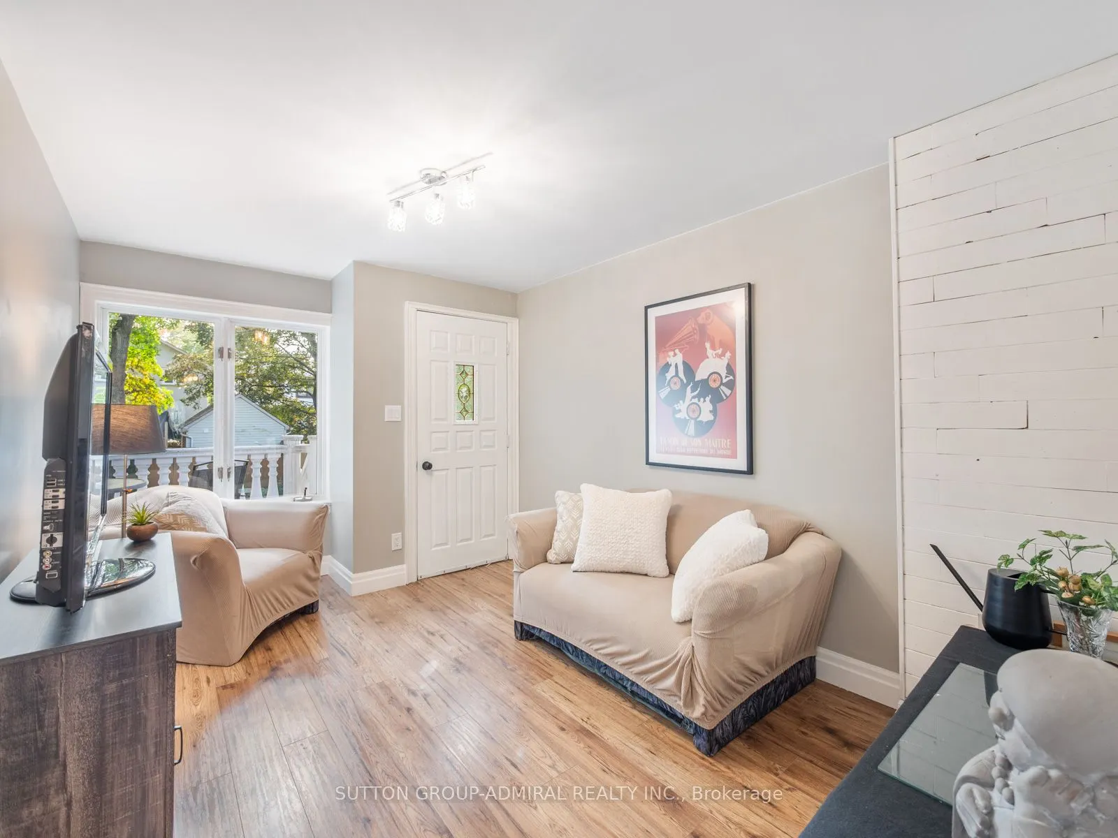 759 Eglinton Avenue E