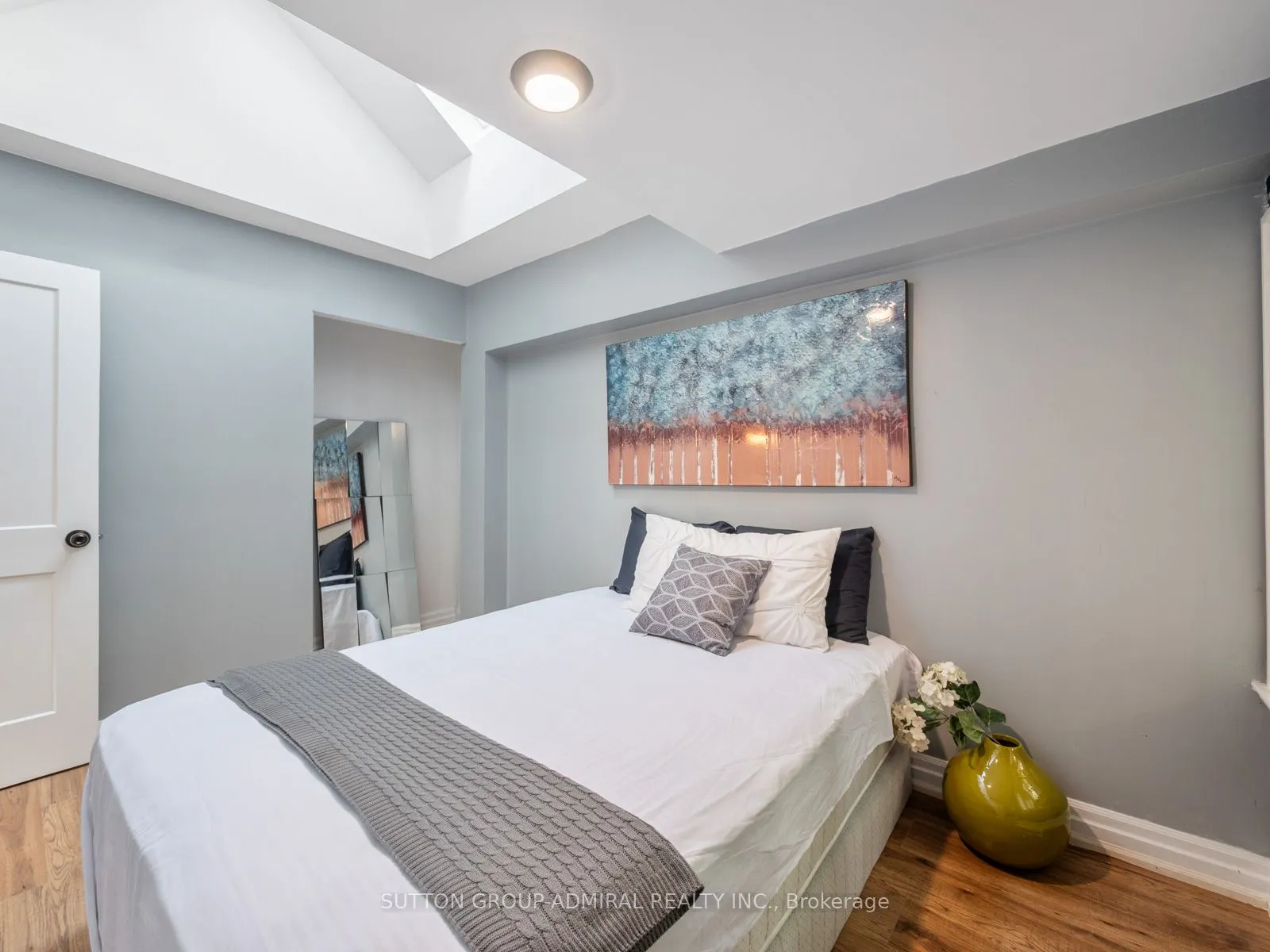 759 Eglinton Avenue E