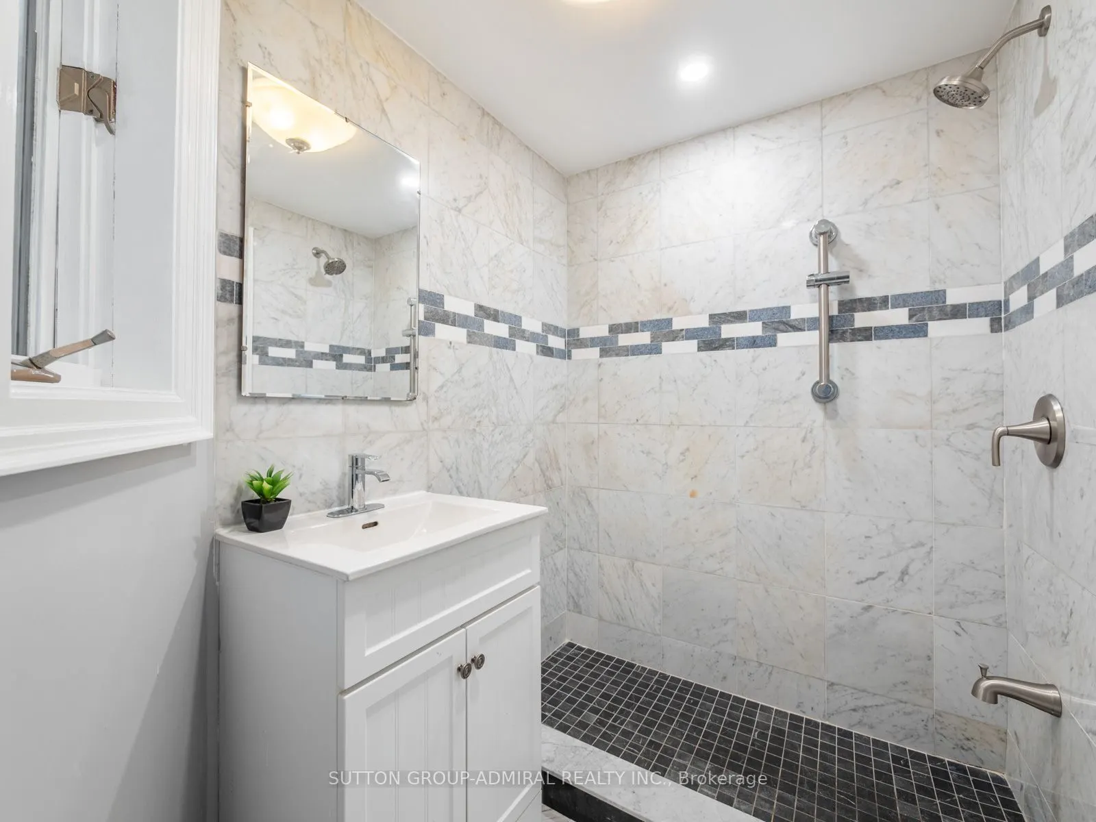 759 Eglinton Avenue E