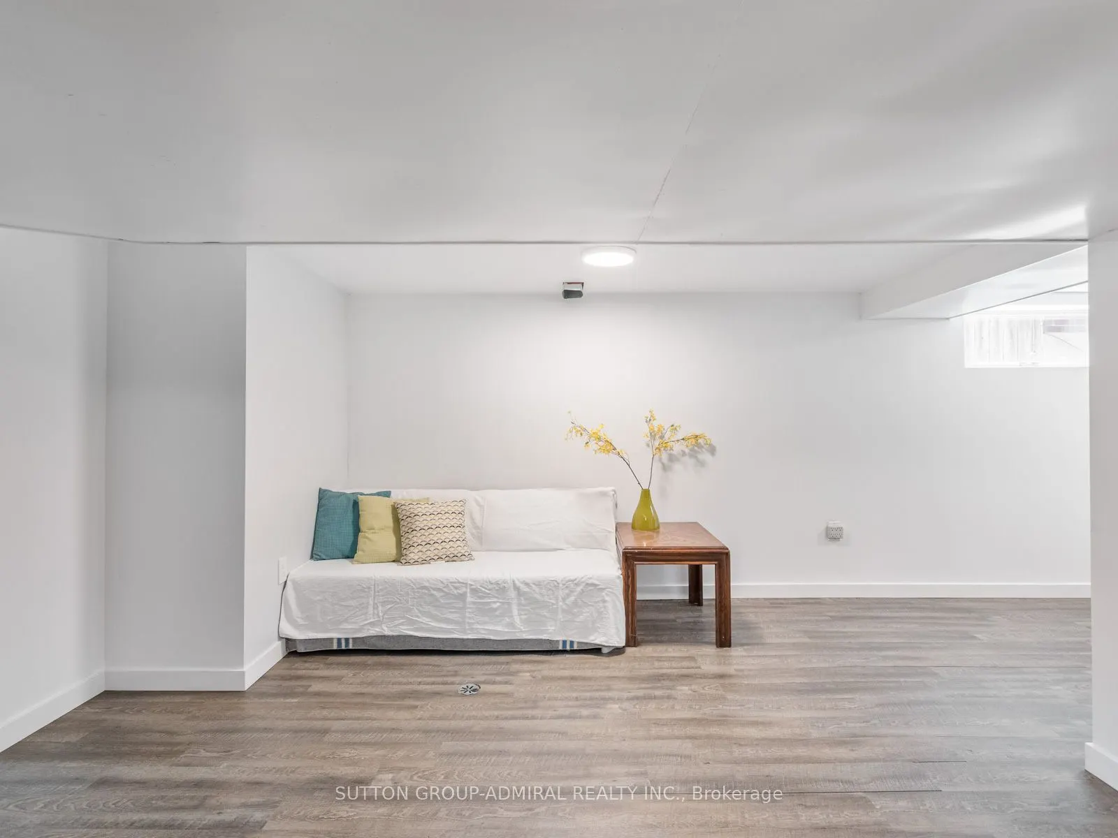 759 Eglinton Avenue E