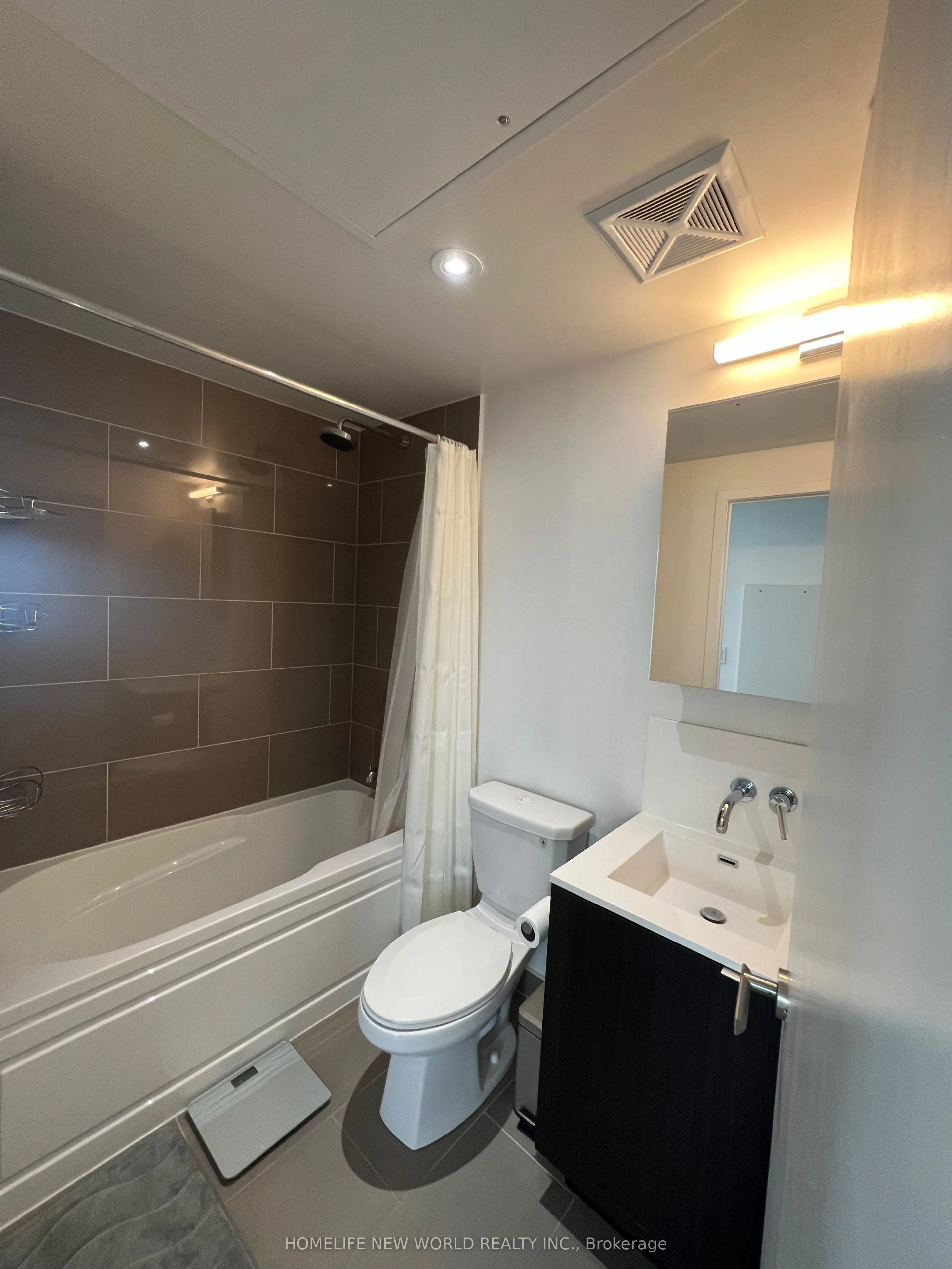 88 Harbour Street, #3707