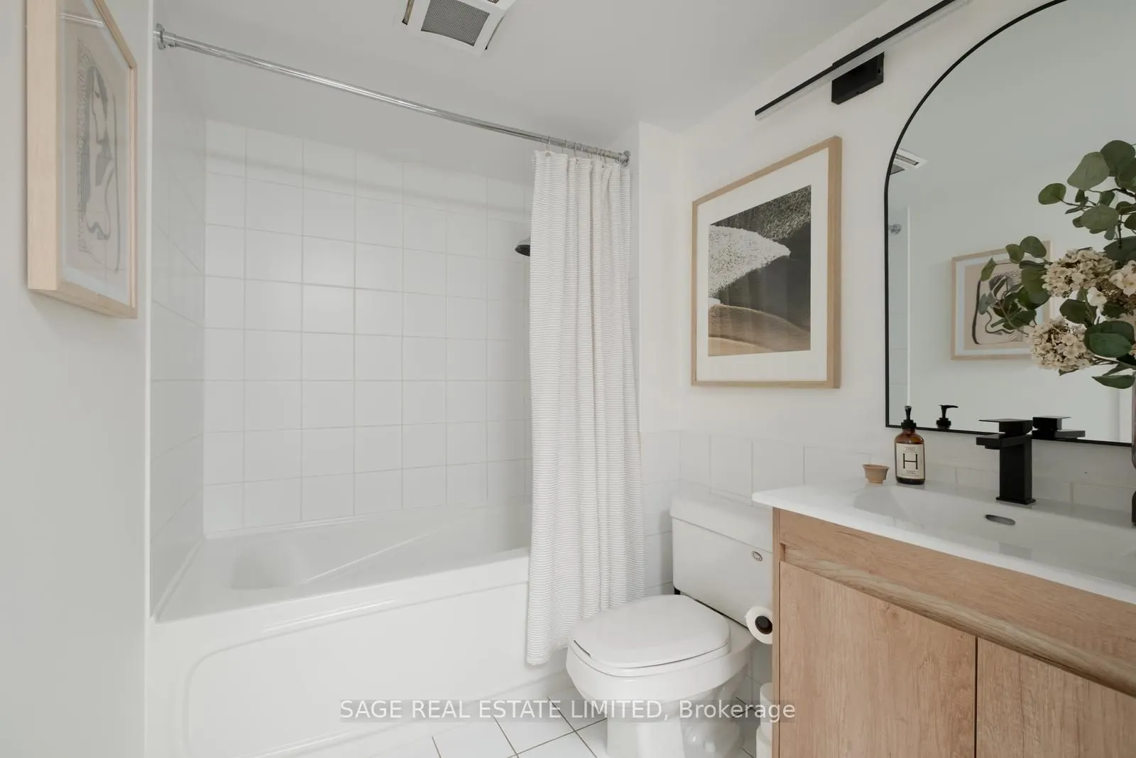 255 Richmond Street E, #1403