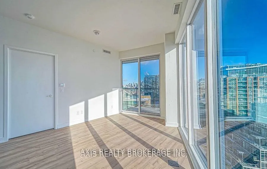 135 East Liberty Street, #1811