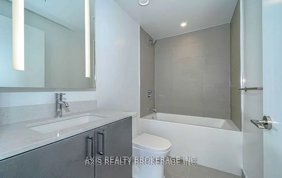 135 East Liberty Street, #1811