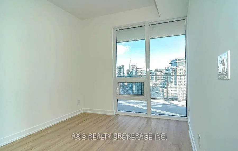 135 East Liberty Street, #1811
