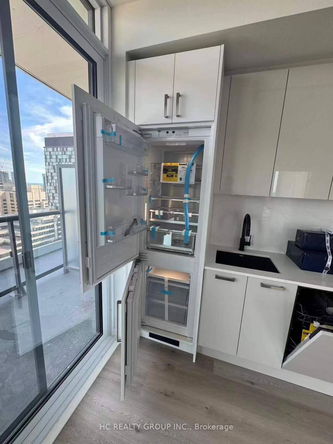 280 Dundas Street W, #Ph03
