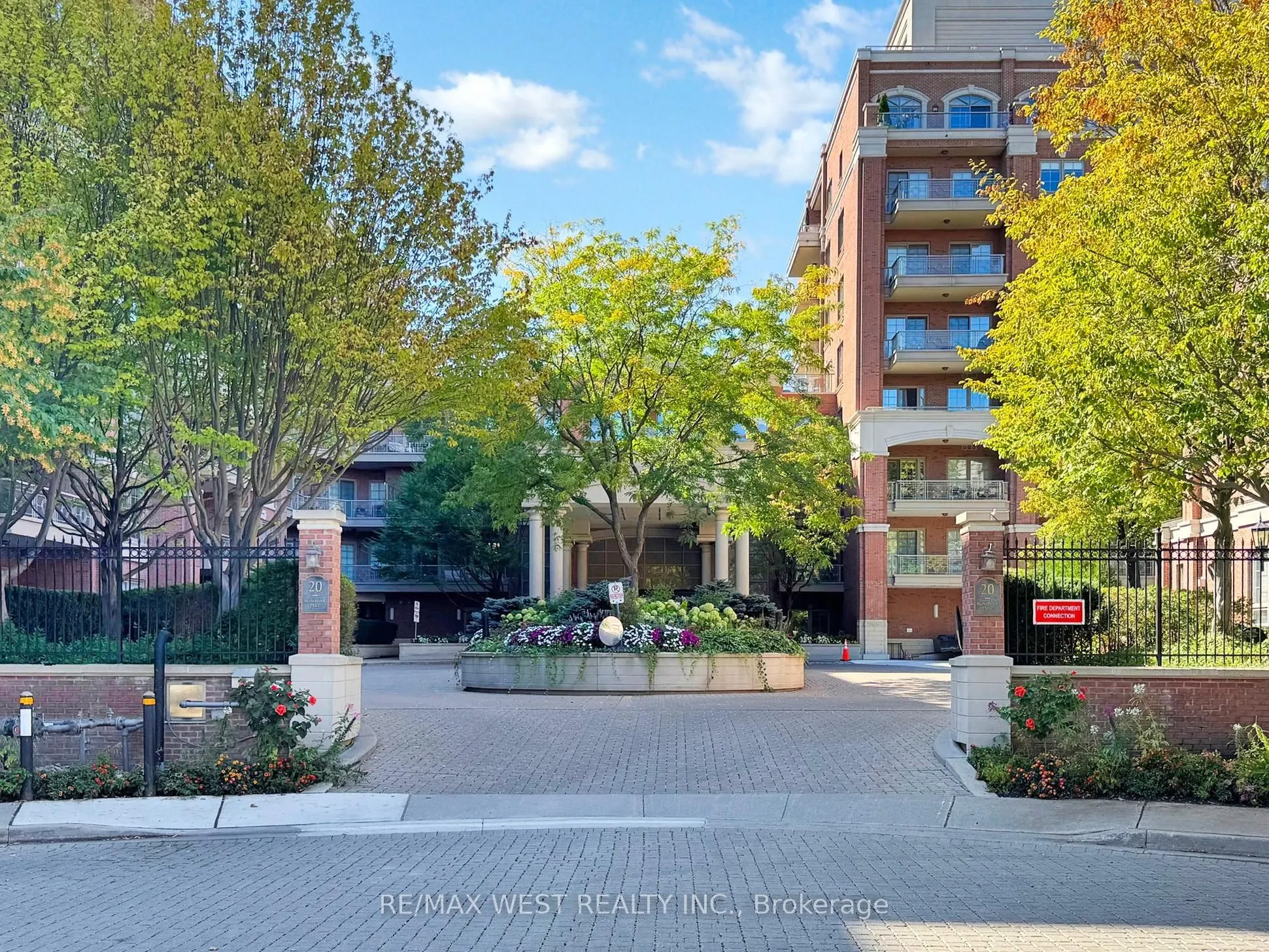 20 Burkebrook Place, #Th 14