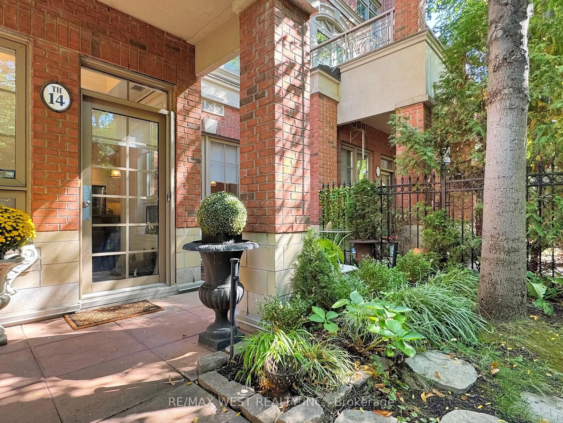 20 Burkebrook Place, #Th 14