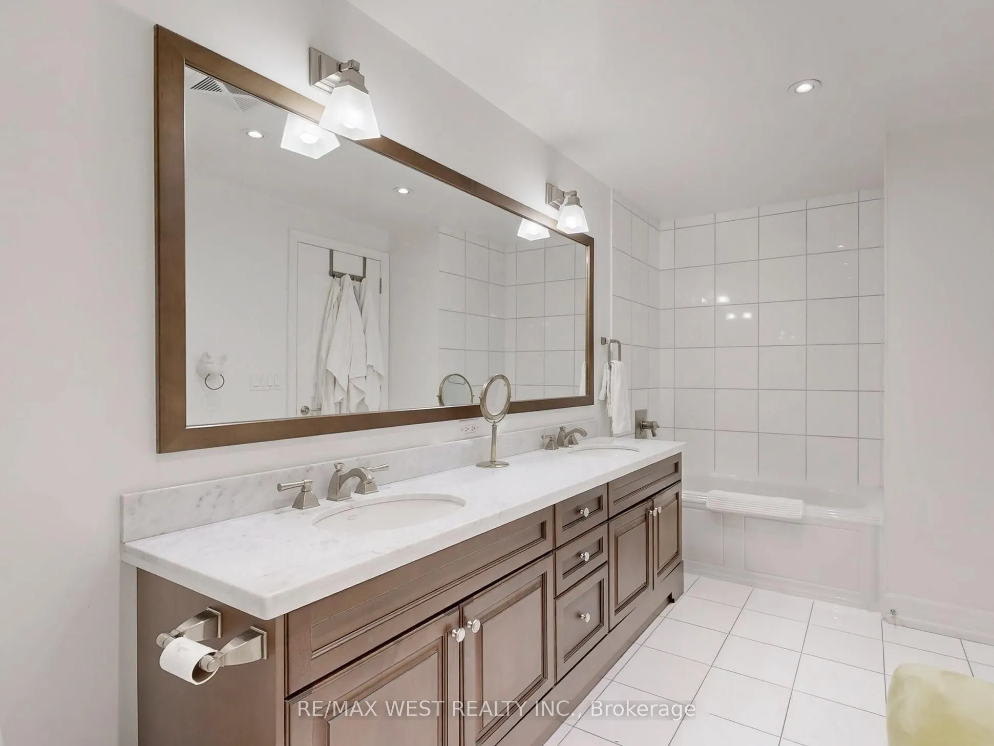 20 Burkebrook Place, #Th 14