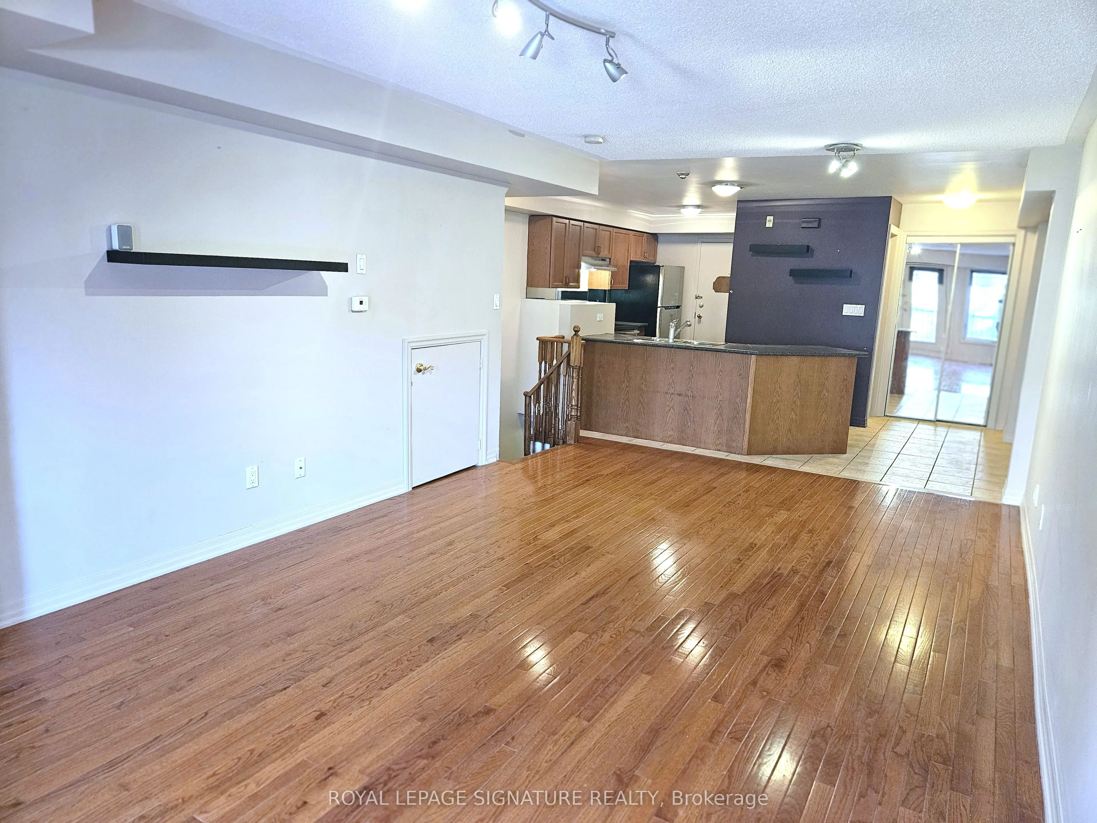 118 Finch Avenue W, #23