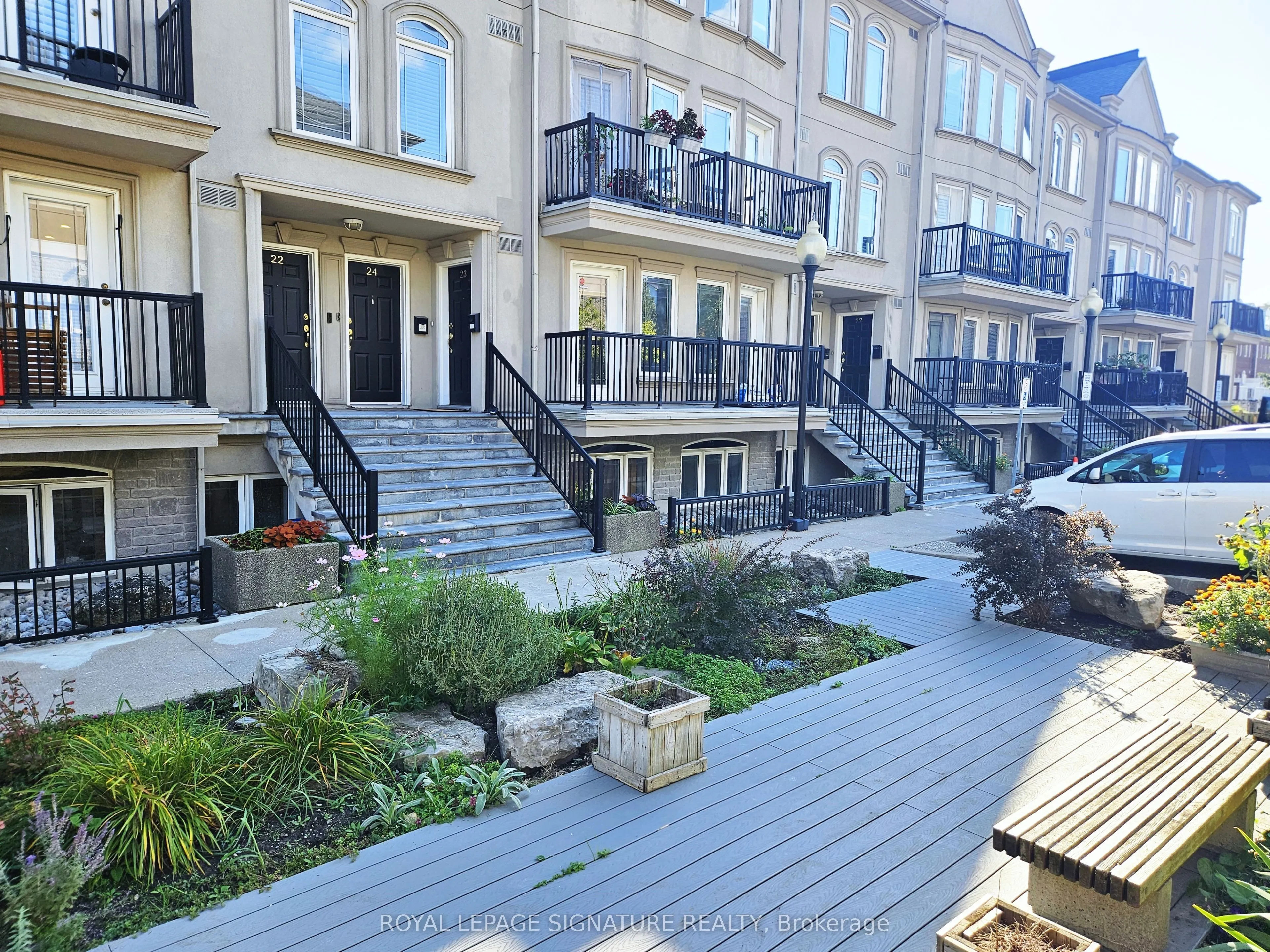 118 Finch Avenue W, #23