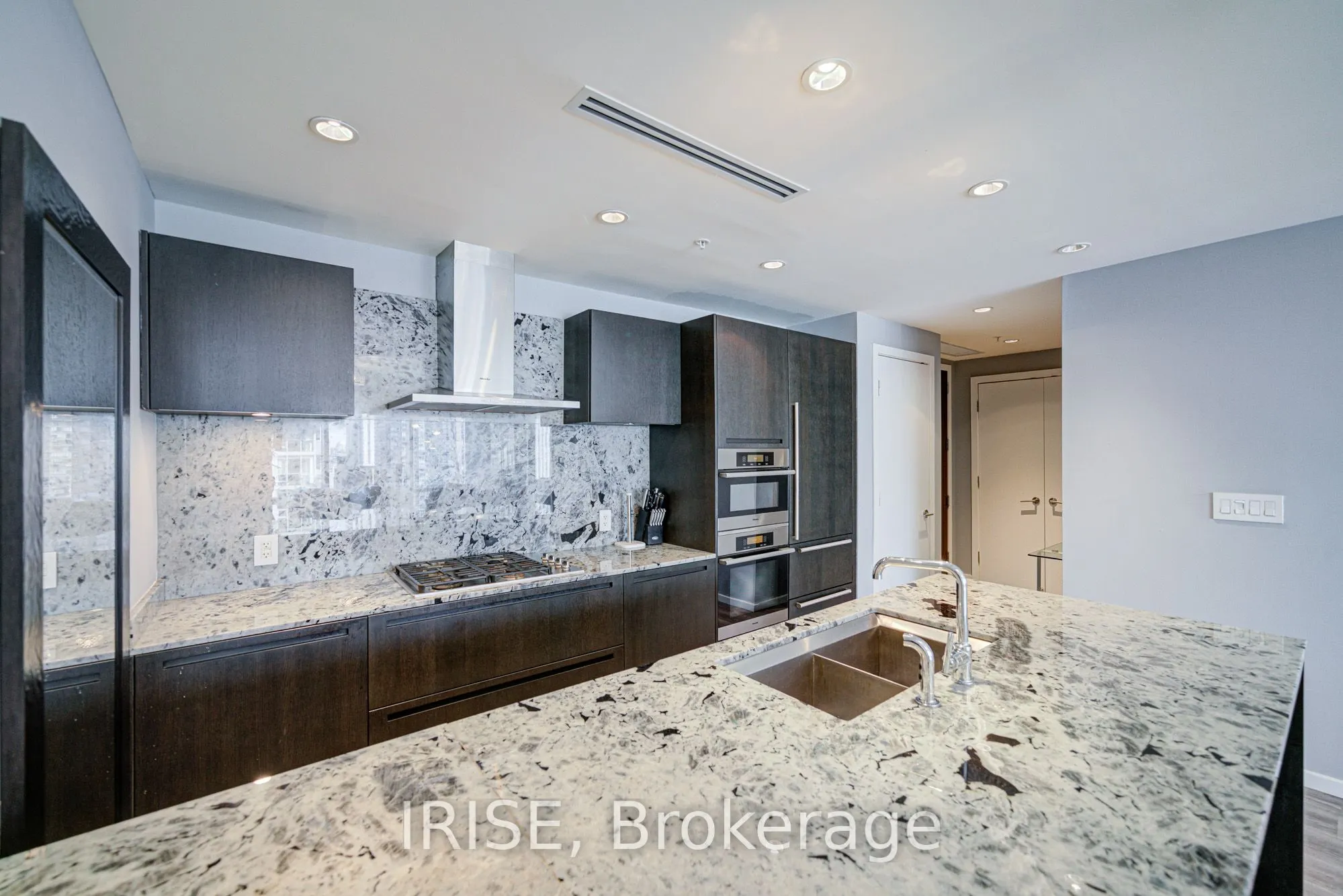 180 University Avenue, #1904