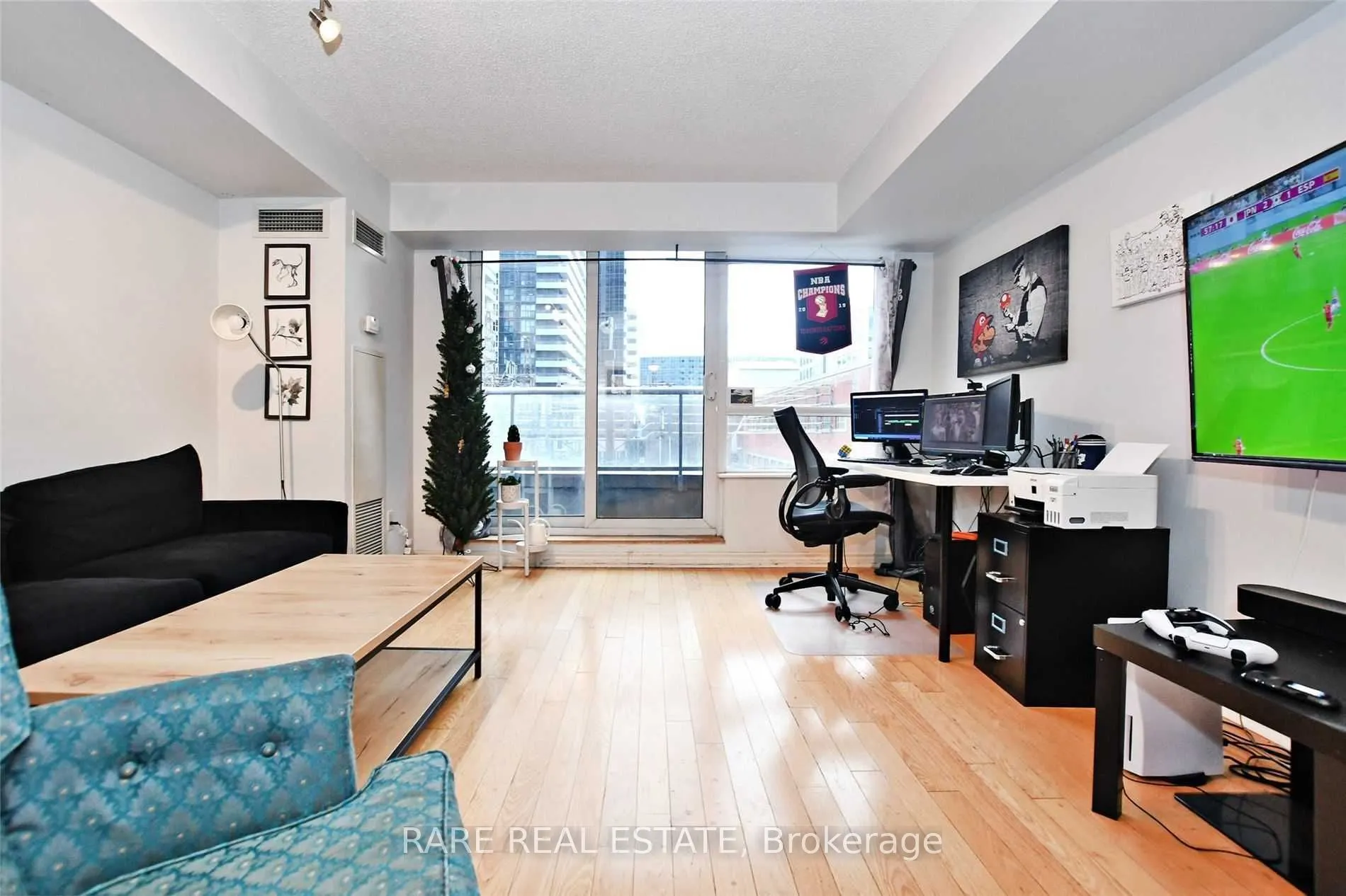 250 Wellington Street W, #334