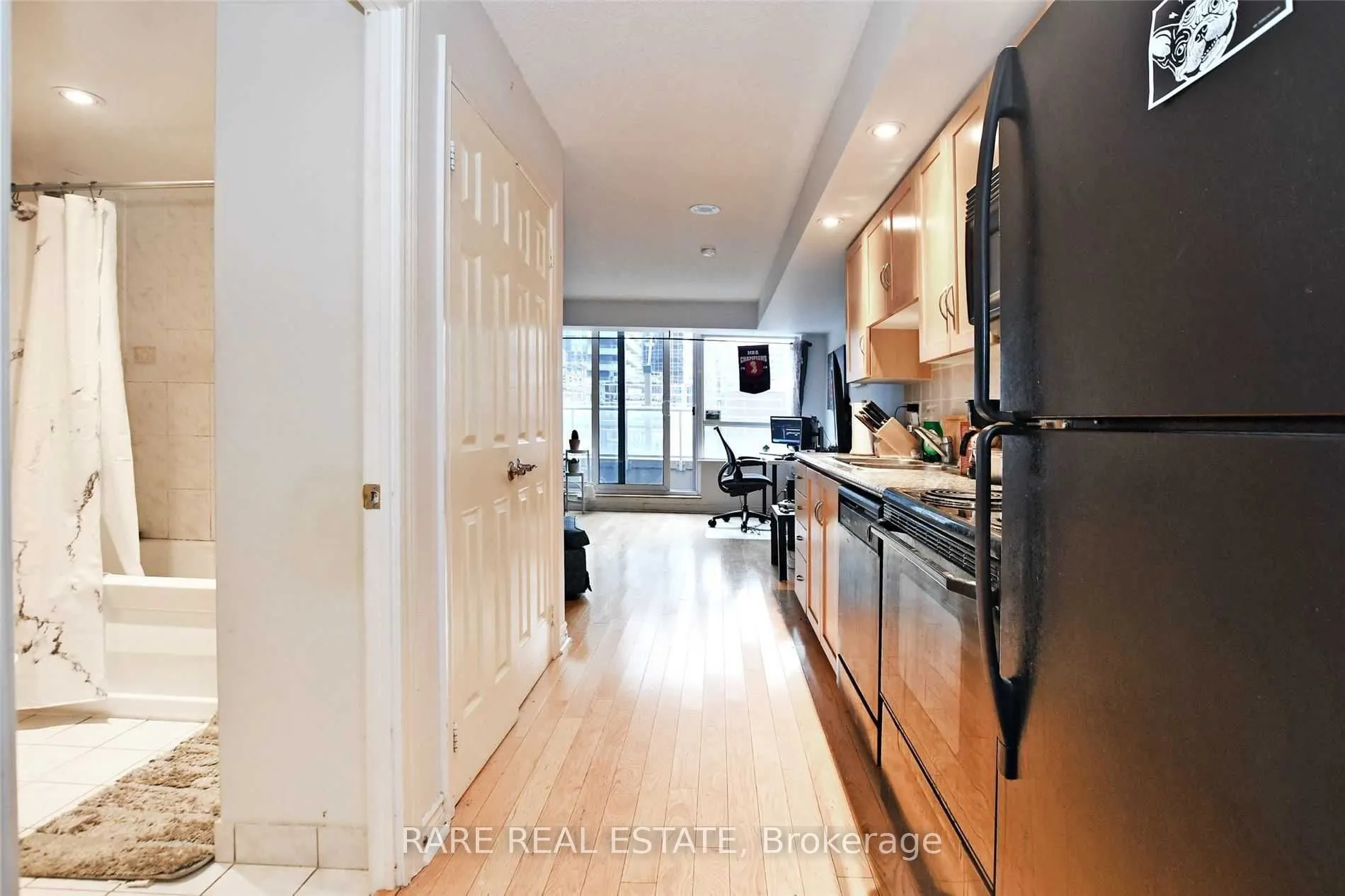 250 Wellington Street W, #334