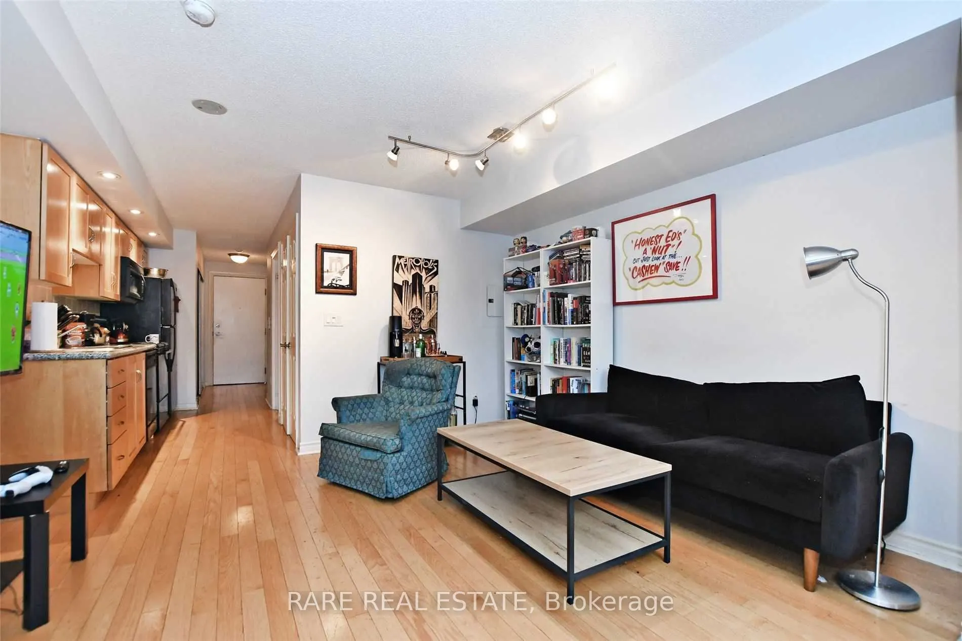 250 Wellington Street W, #334
