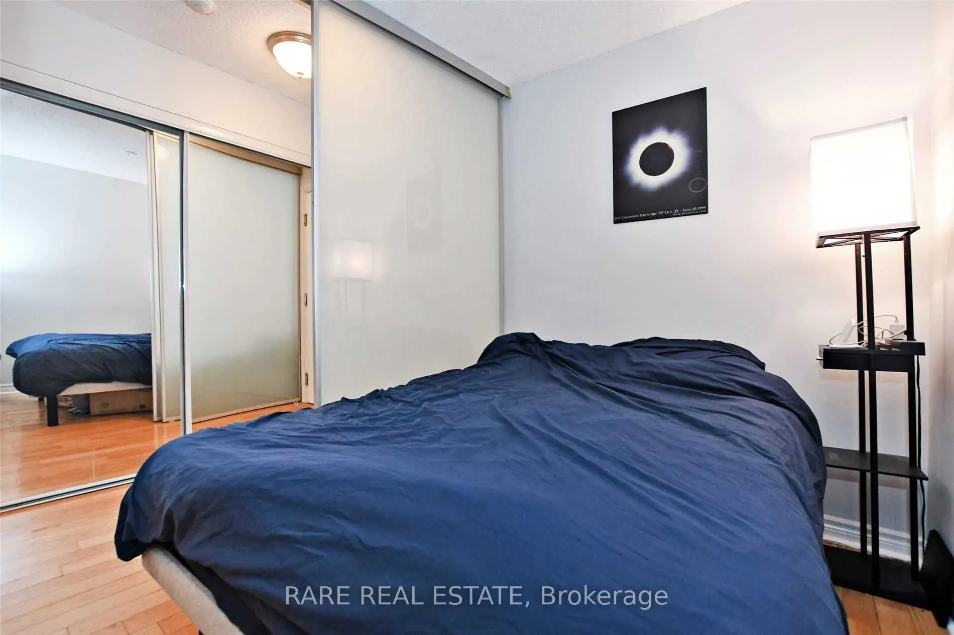 250 Wellington Street W, #334