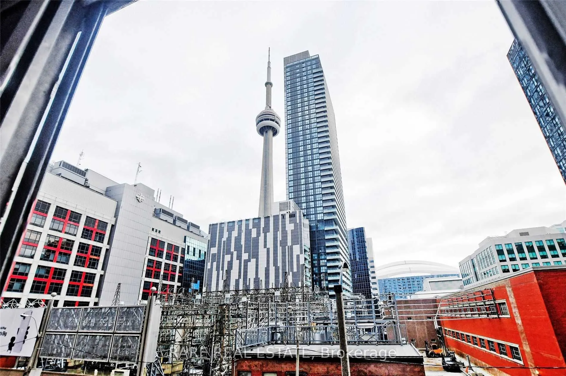 250 Wellington Street W, #334