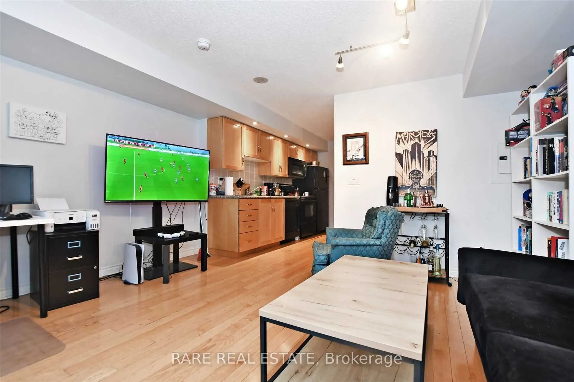 250 Wellington Street W, #334