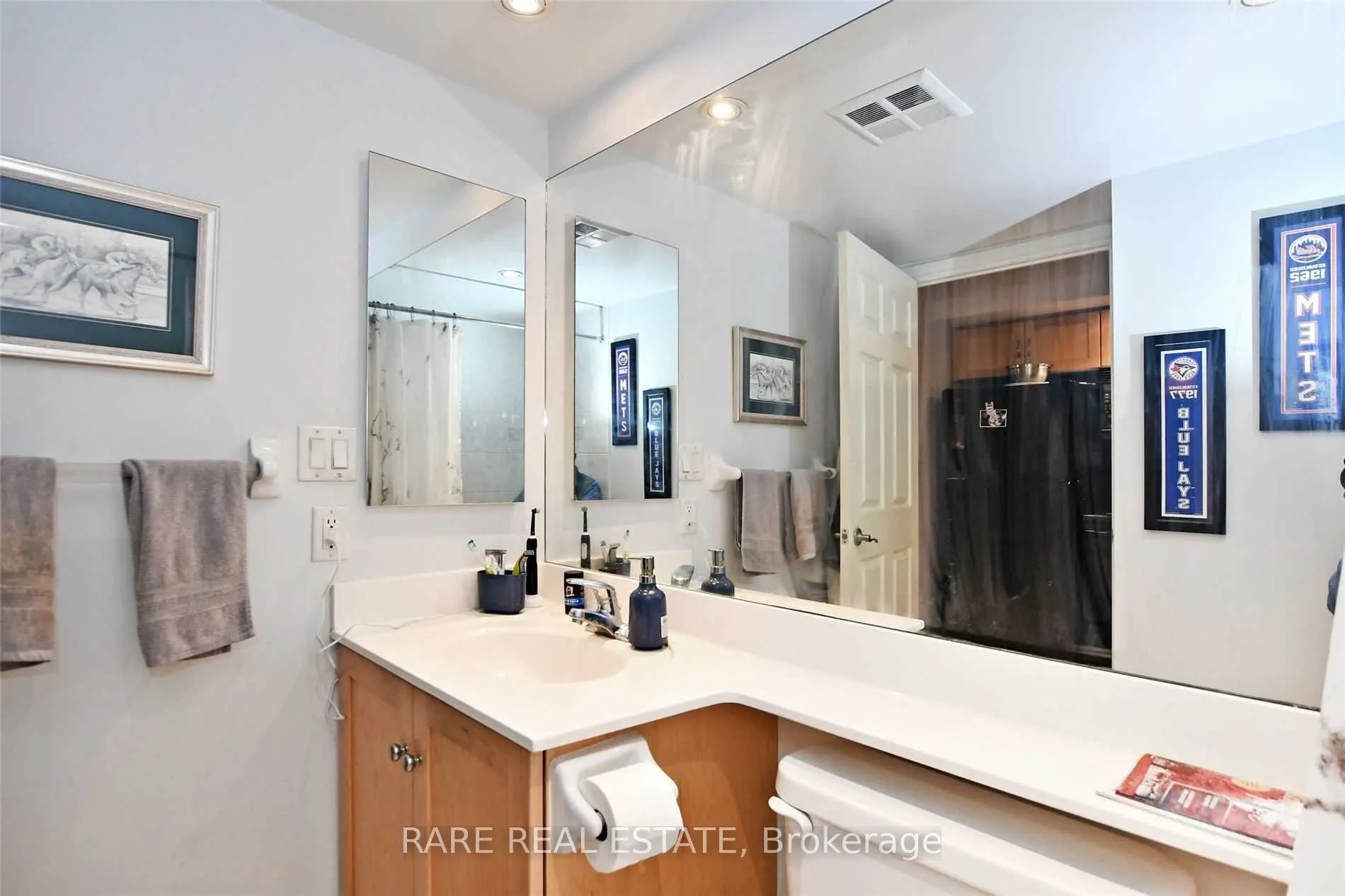 250 Wellington Street W, #334