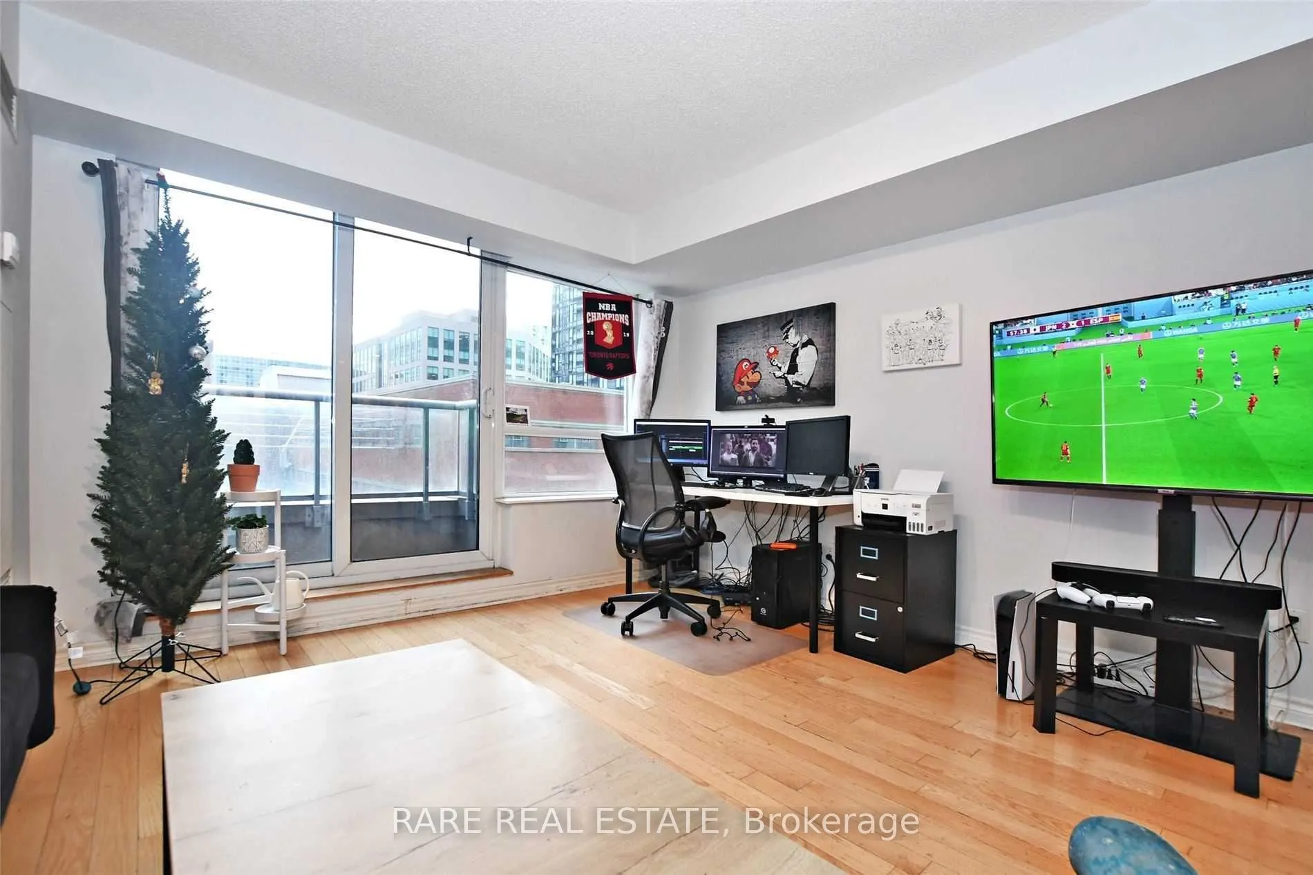 250 Wellington Street W, #334