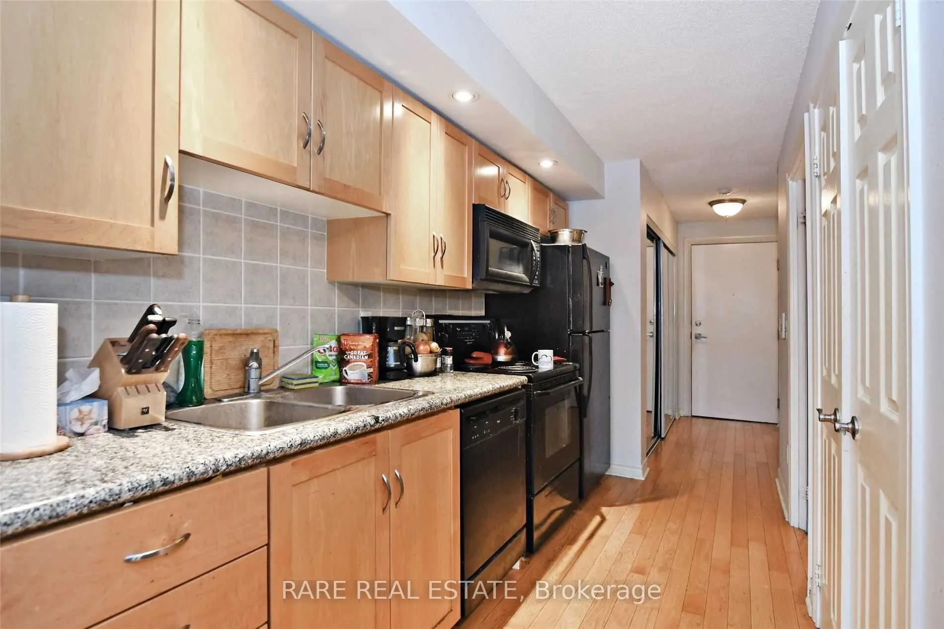 250 Wellington Street W, #334