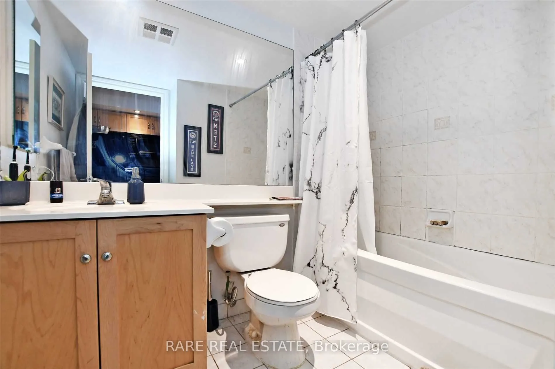 250 Wellington Street W, #334