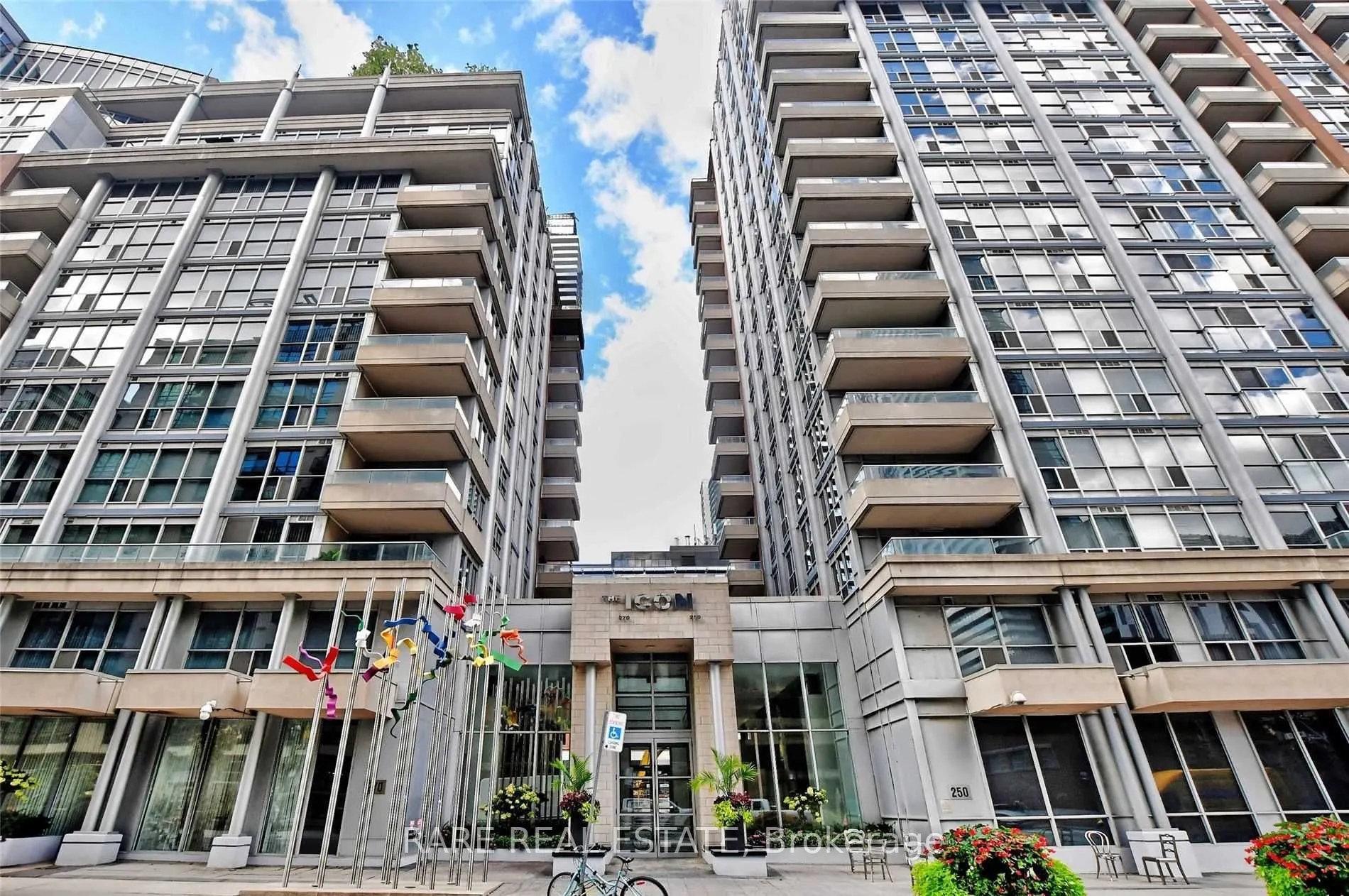 250 Wellington Street W, #334