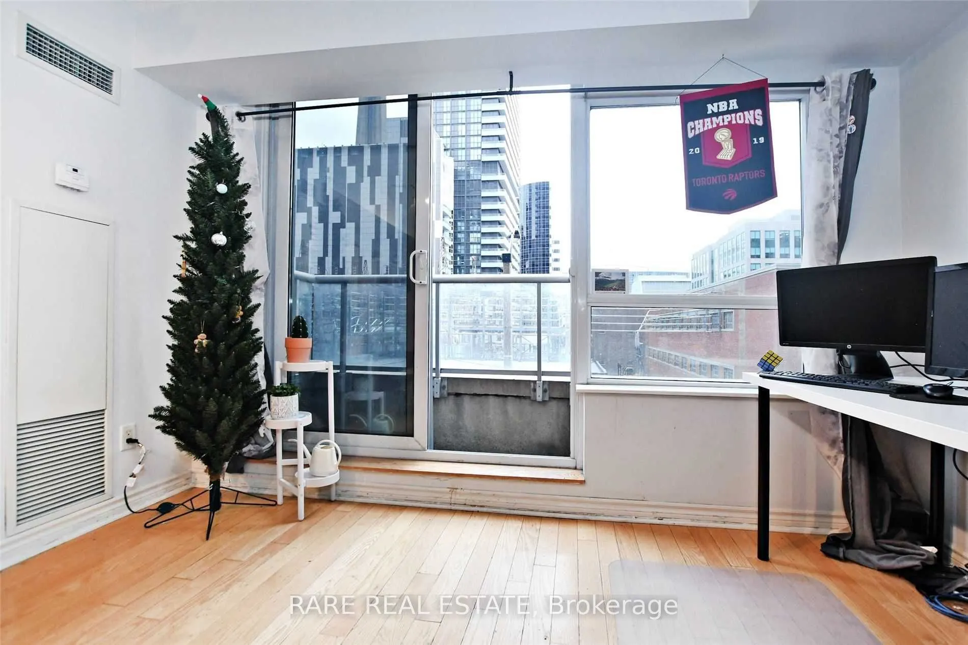 250 Wellington Street W, #334