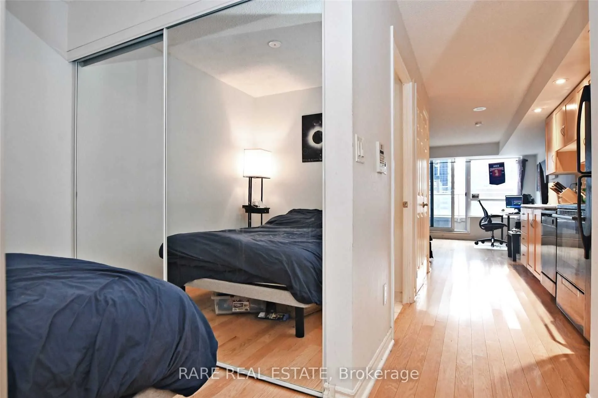 250 Wellington Street W, #334