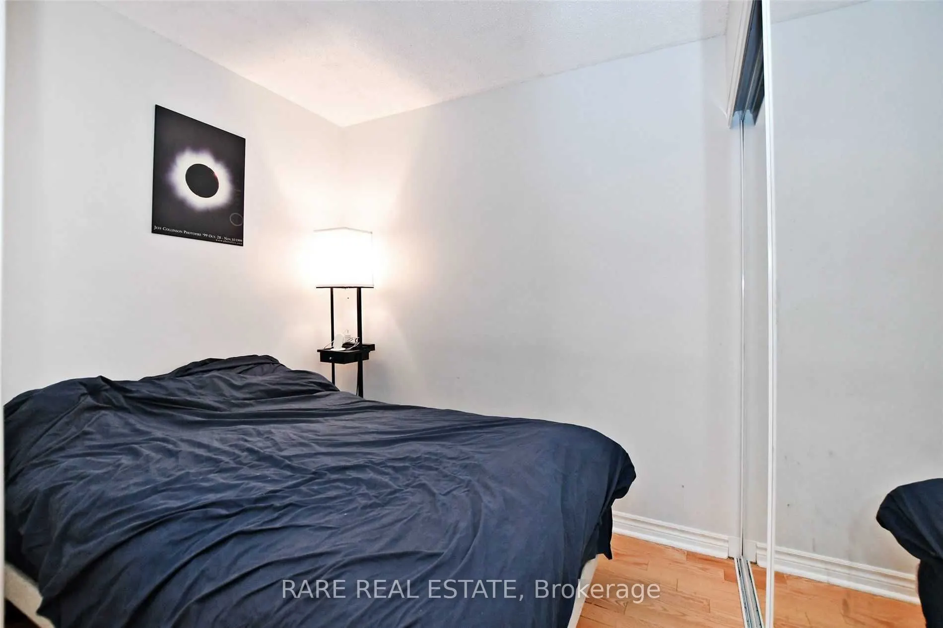 250 Wellington Street W, #334