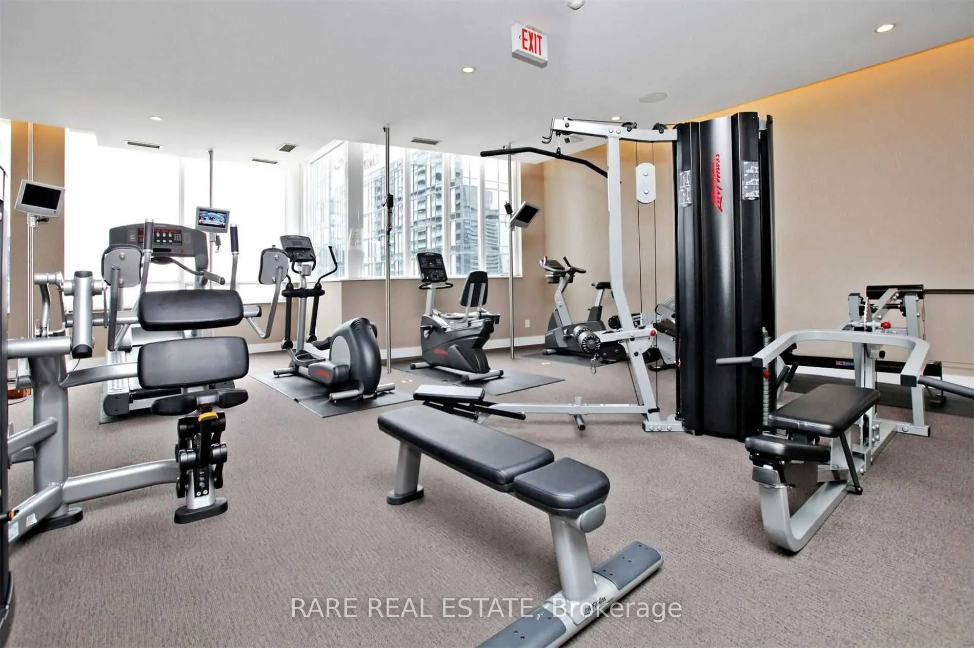 250 Wellington Street W, #334