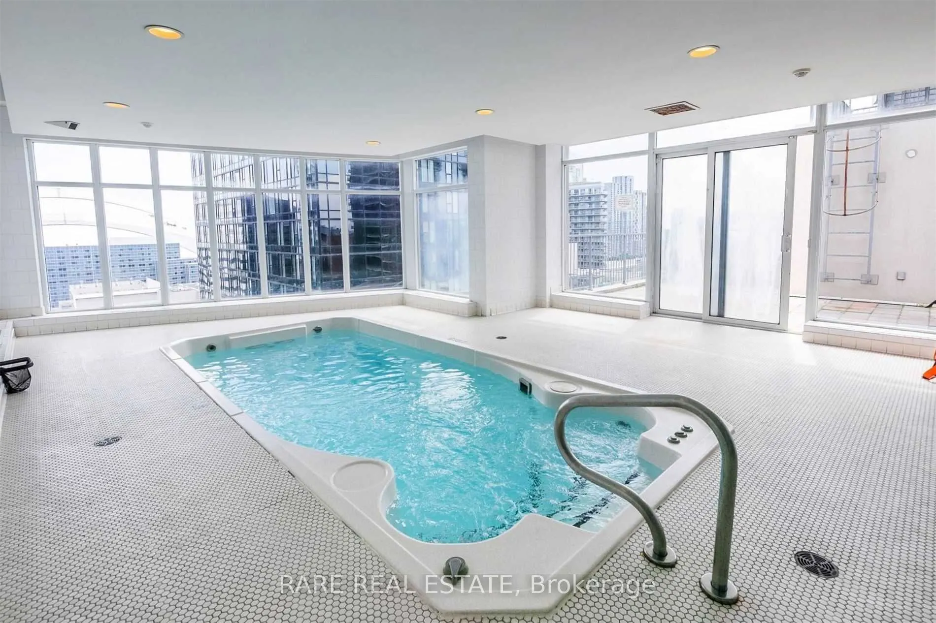 250 Wellington Street W, #334